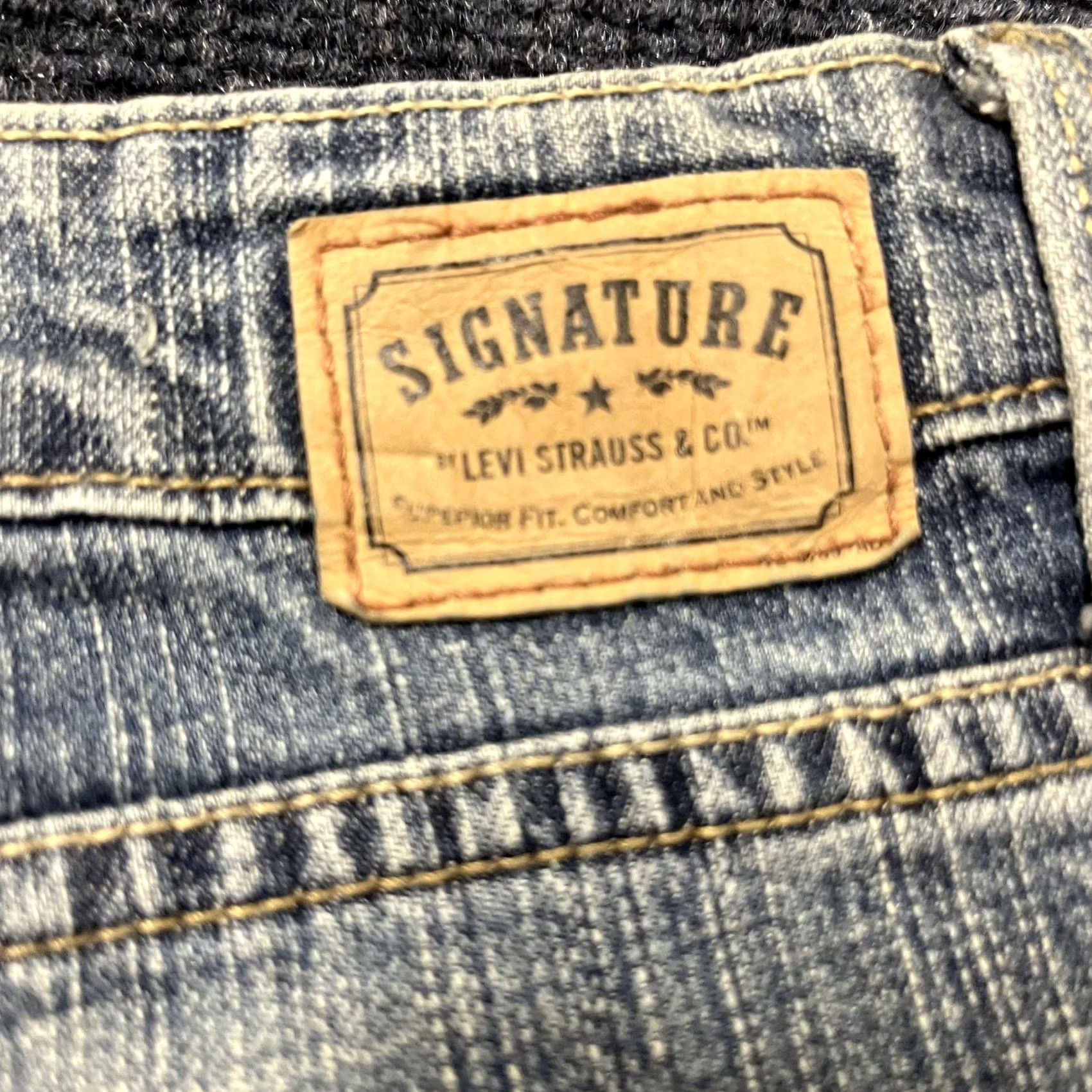 Vintage VINTAGE? No. Signature Levi Strauss Jeans Womens 12 Medium Blue Low Rise Bootcut Denim Jeans. Size 34" / US 12 / IT 48 - 2 Thumbnail