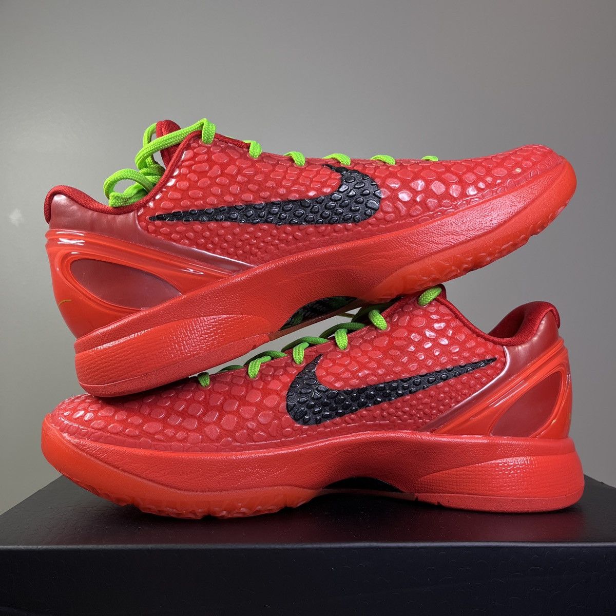Nike NIKE KOBE 6 PROTRO REVERSE GRINCH SIZE 9 FV4921-600 Size US 9 / EU 42 - 2 Thumbnail