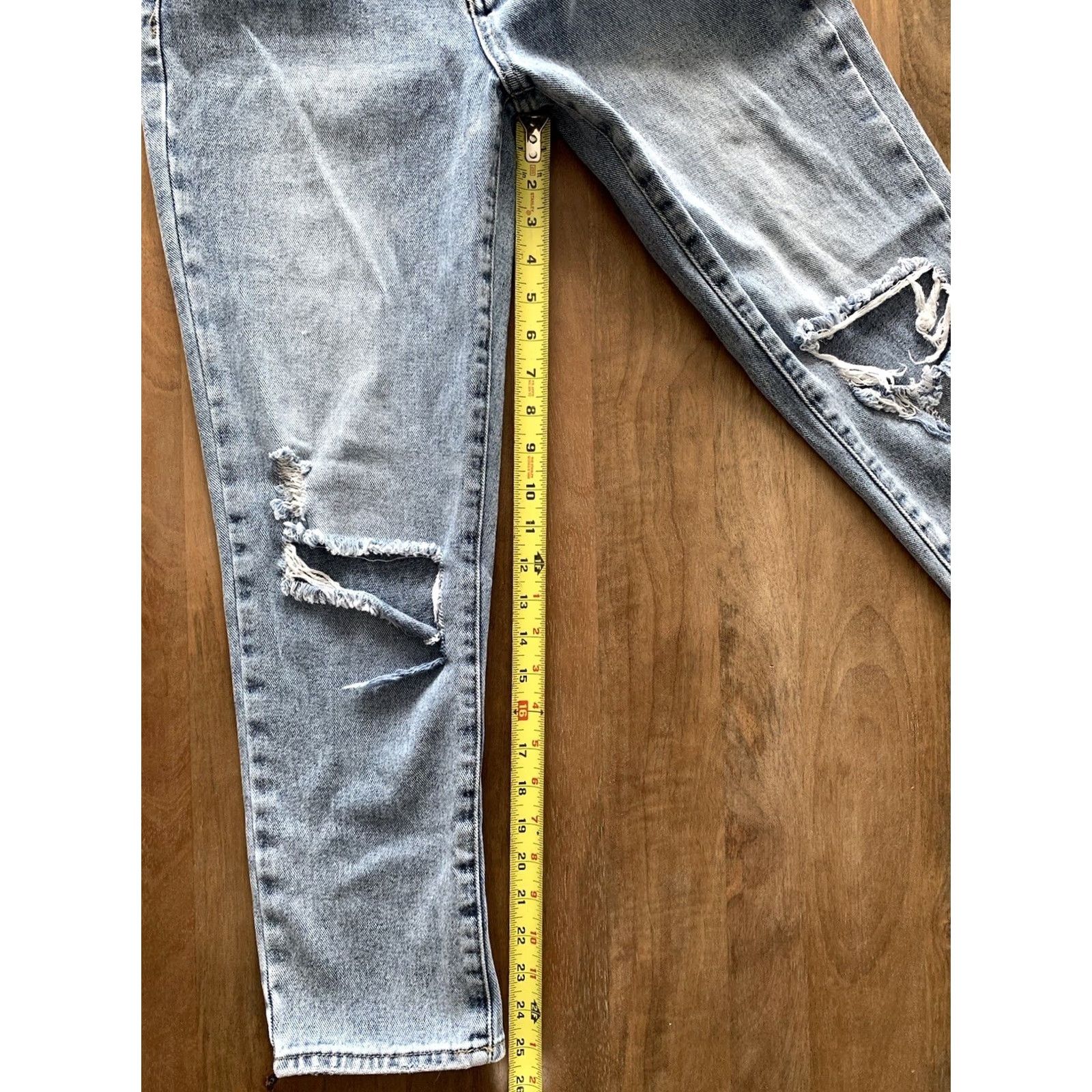 Pacsun Pacsun Mom Jeans High Waisted Button Fly Distressed Relaxed Tapered 26 Blue Denim Size 26" / US 2 / IT 38 - 7 Thumbnail
