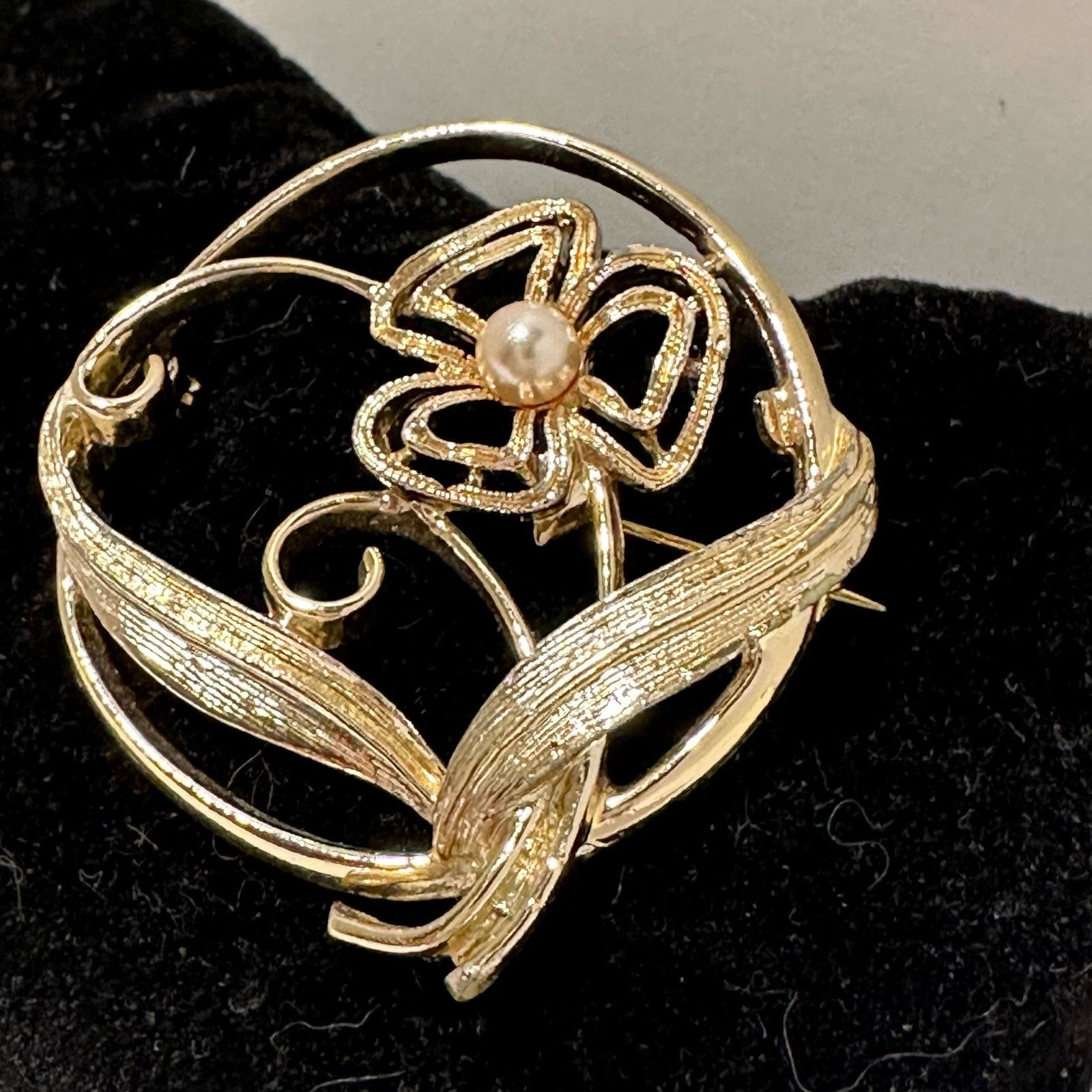 Vintage Sarah Coventry Precious 1973 Brooch Gold Tone Faux Pearl Size ONE SIZE - 6 Thumbnail