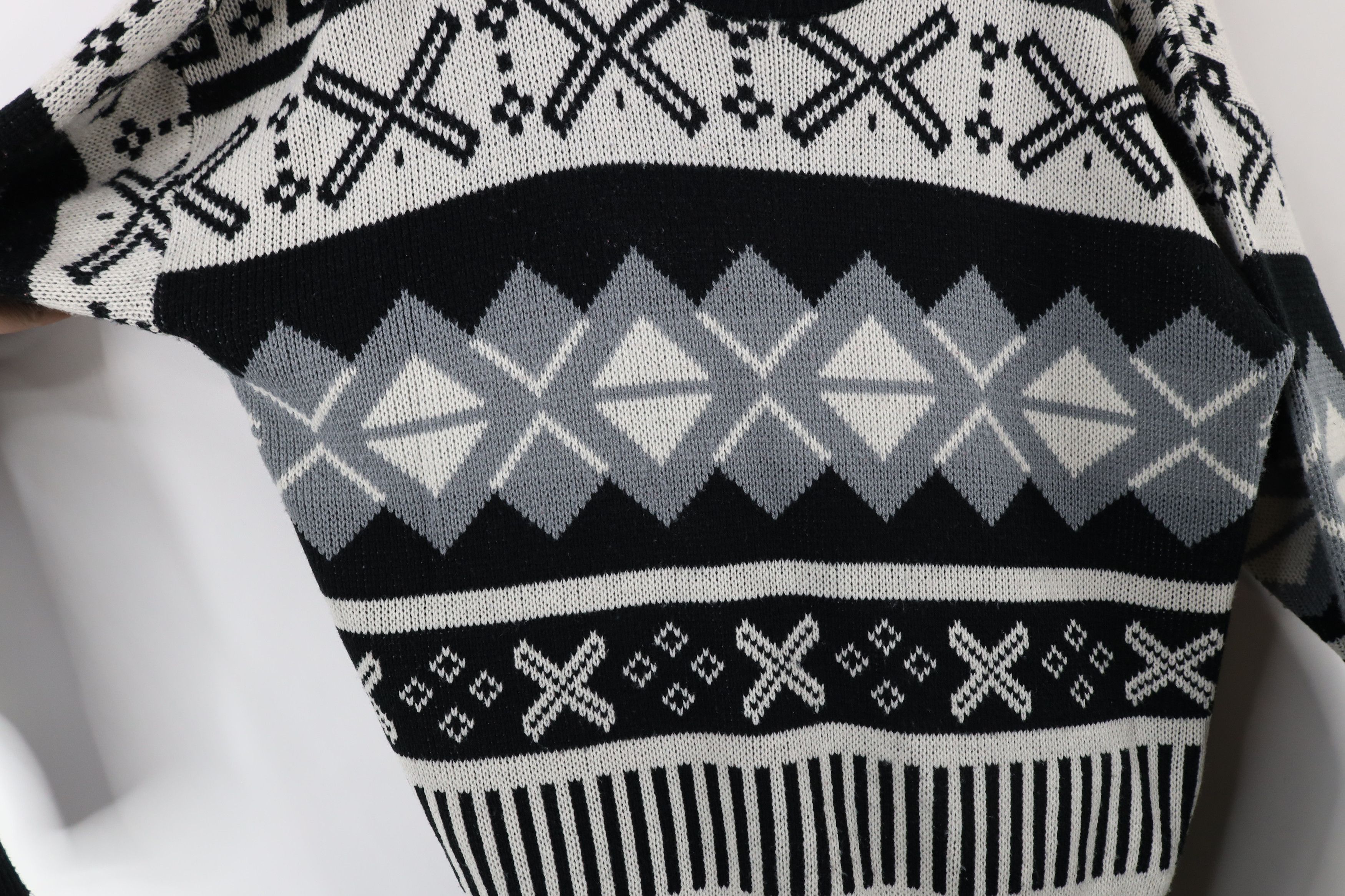 Vintage Vintage 90s Coogi Style Fair Isle Geometric Knit Sweater Size US L / EU 52-54 / 3 - 4 Thumbnail