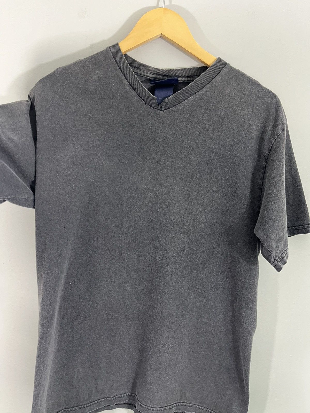 Vintage Sun Faded Blank Distressed V Neck Tee Size US M / EU 48-50 / 2 - 2 Thumbnail