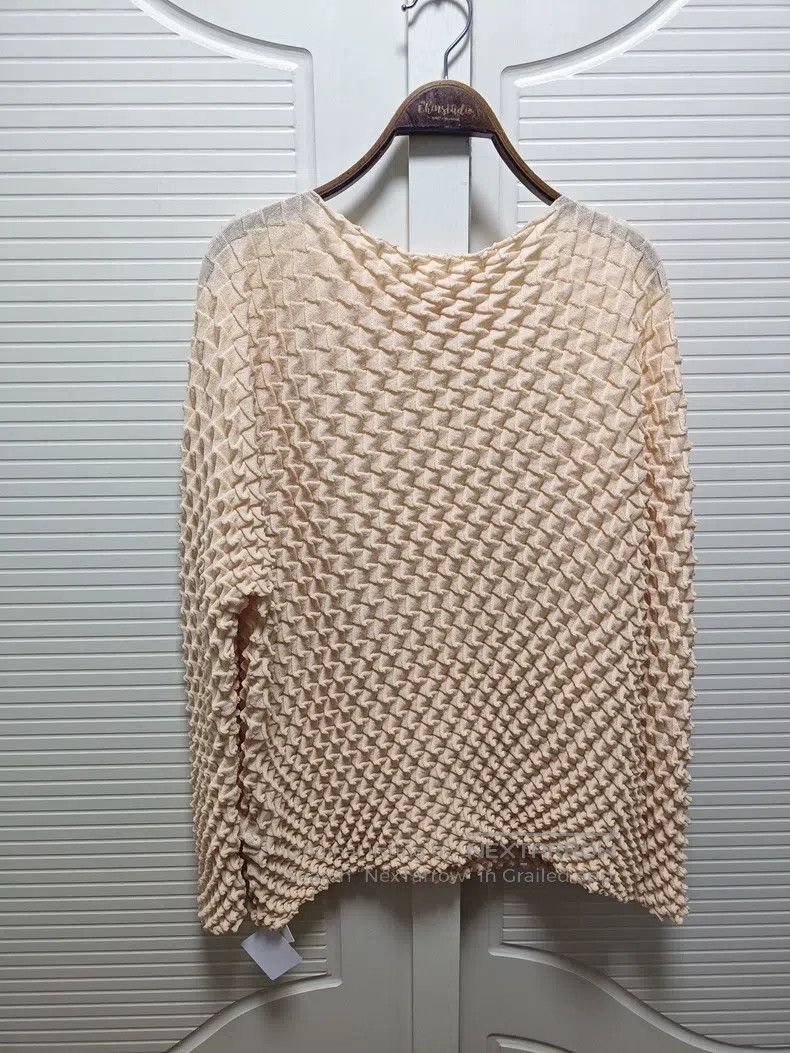 Issey Miyake Issey Miyake Main Line Fish Scale Knit Top, Apricot Size M / US 6-8 / IT 42-44 - 2 Thumbnail