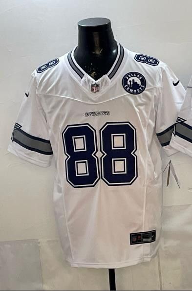 NFL Dallas Cowboys #88 CeeDee Lamb Jersey Size US XL / EU 56 / 4 - 1 Thumbnail
