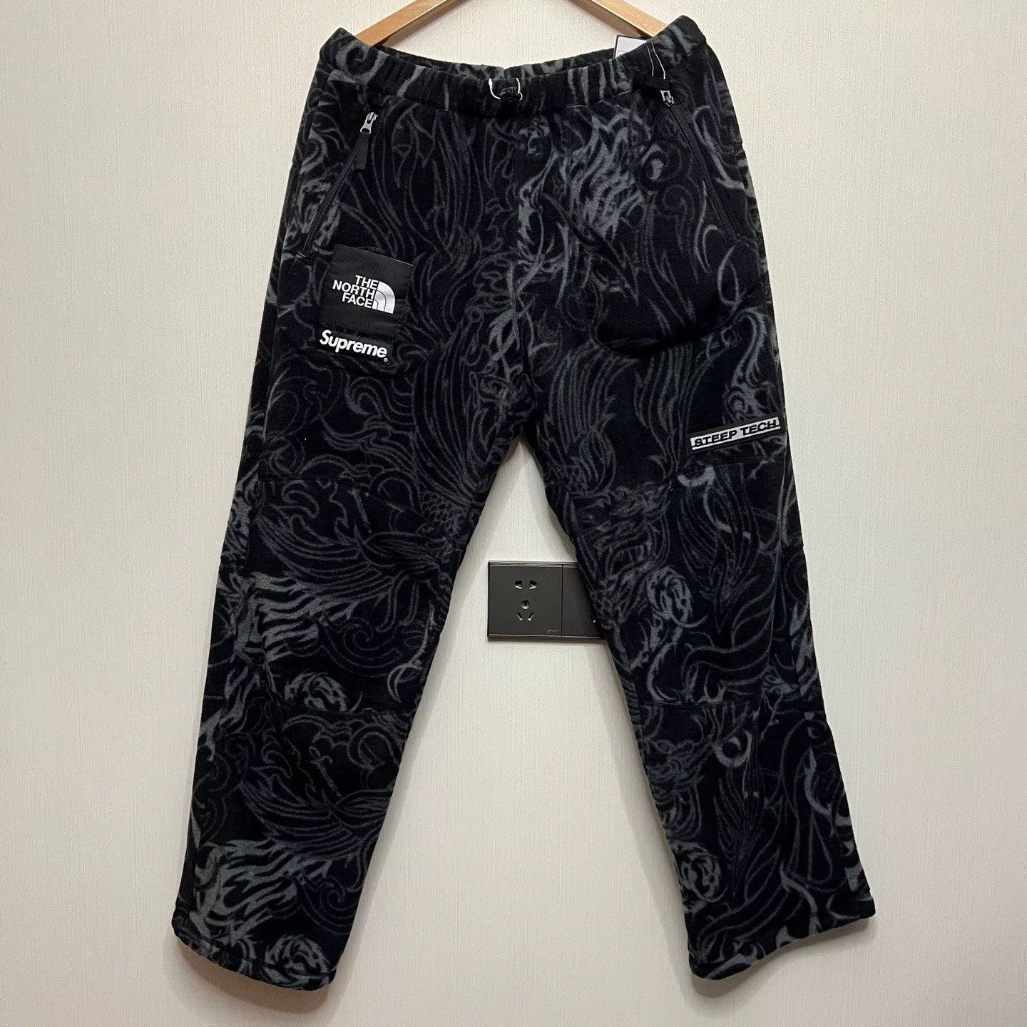 The North Face Supreme The North Face Collaboration Fleece Pants Size US 26 / EU 42 - 1 Thumbnail