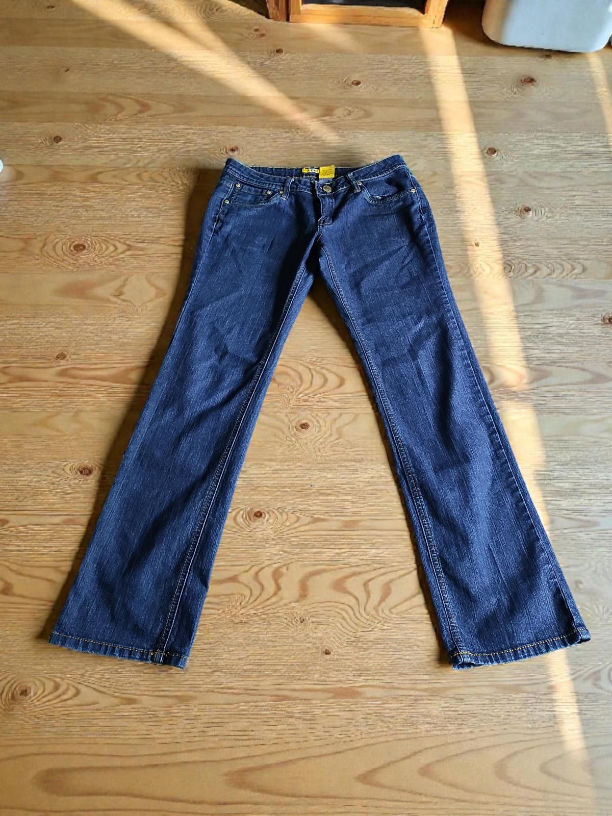 Levi's LEXI Skinny Blue Jeans w/Embroidered Back Pockets Size 7/8 Size 28" / US 6 / IT 42 - 2 Thumbnail