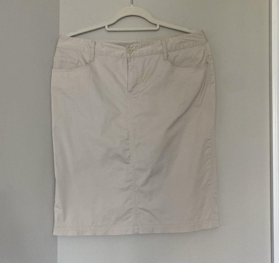 Norma Kamali NORMA KAMALI KHAKI BACK SLIT SKIRT SIZE 10 Size 32" / US 10 / IT 46 - 3 Thumbnail