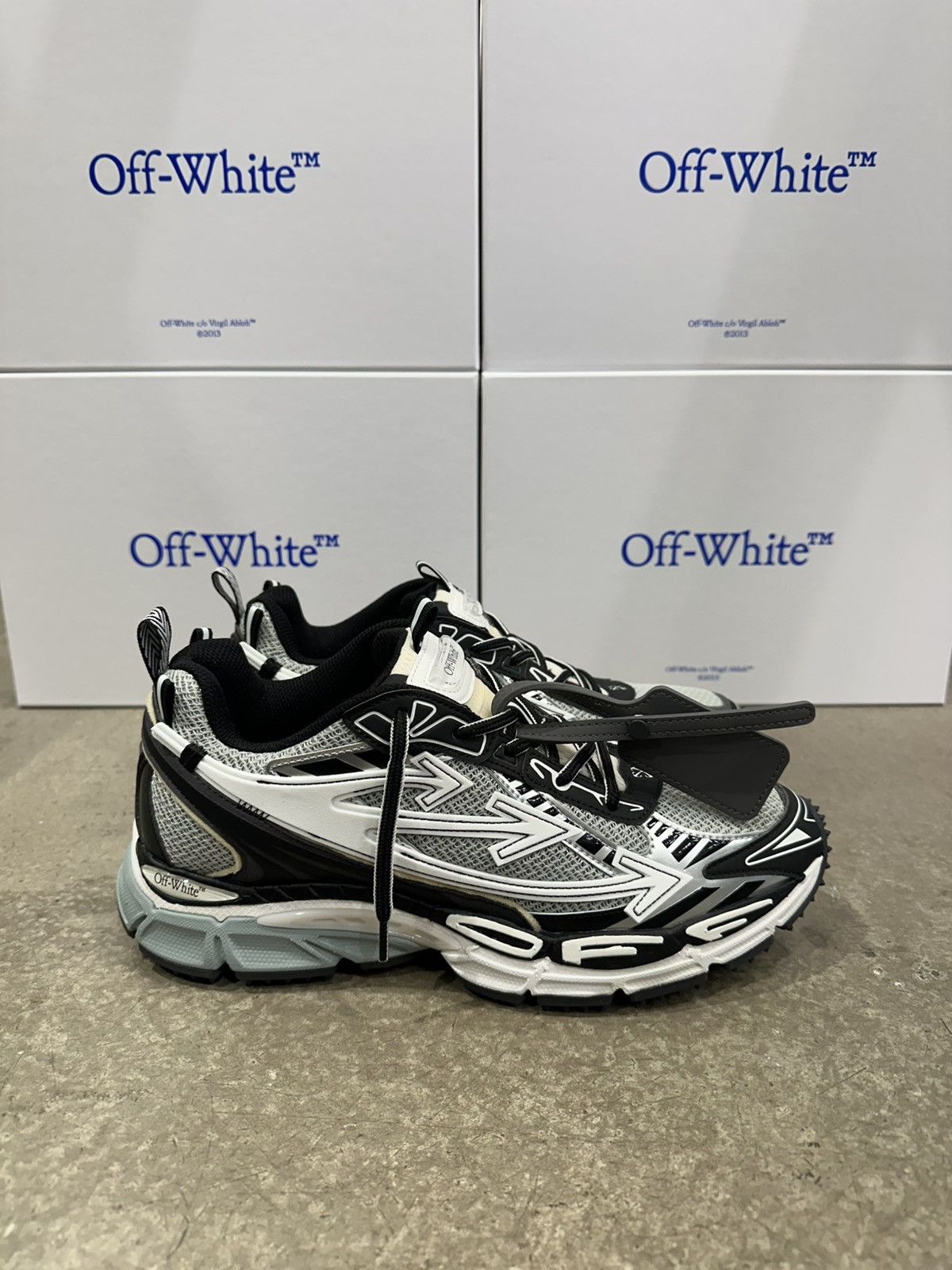 OFF-WHITE Be Right Back Sneakers Light Grey Black