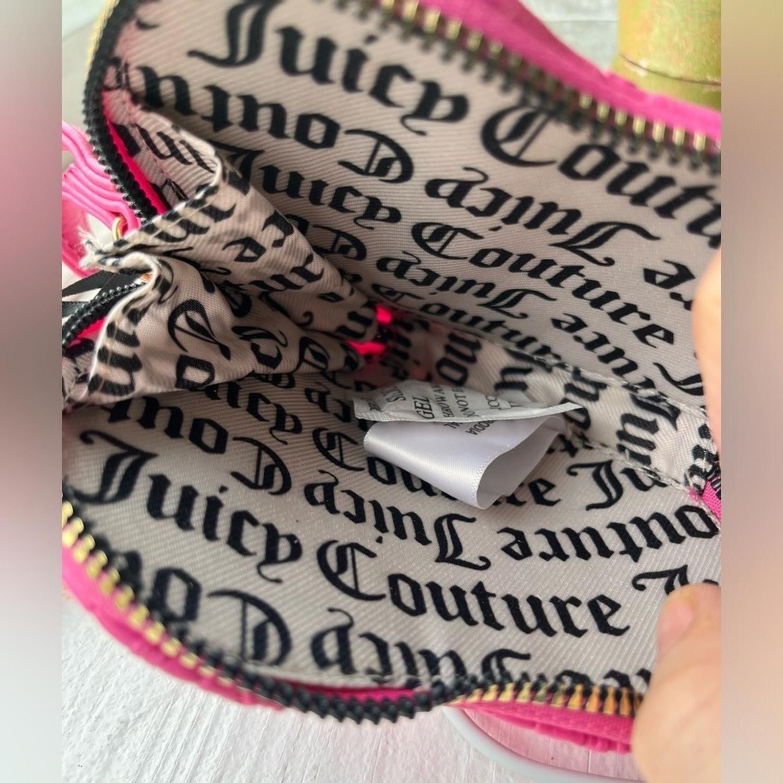 Juicy Couture Jeans Juicy Couture Upgrade U Pink Heart Zip Around Wristlet Size ONE SIZE - 4 Thumbnail