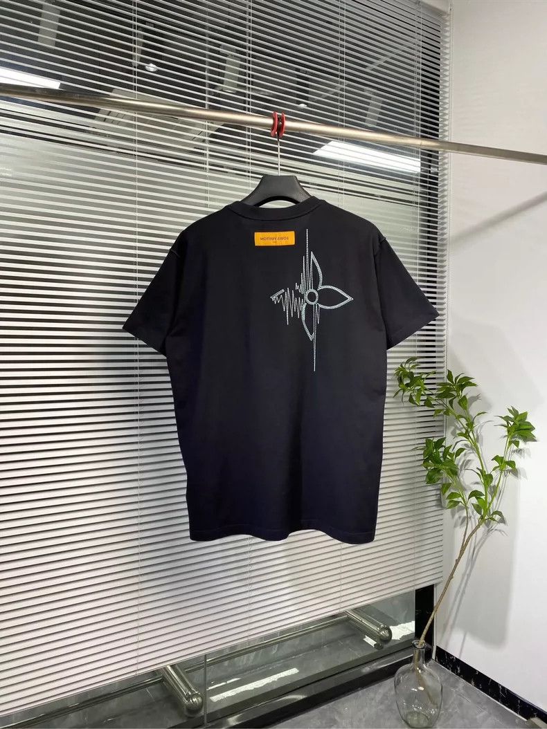 Louis Vuitton LOUIS VUITTON Fringed embroidered logo short sleeves 2504-N Size US L / EU 52-54 / 3 - 2 Thumbnail