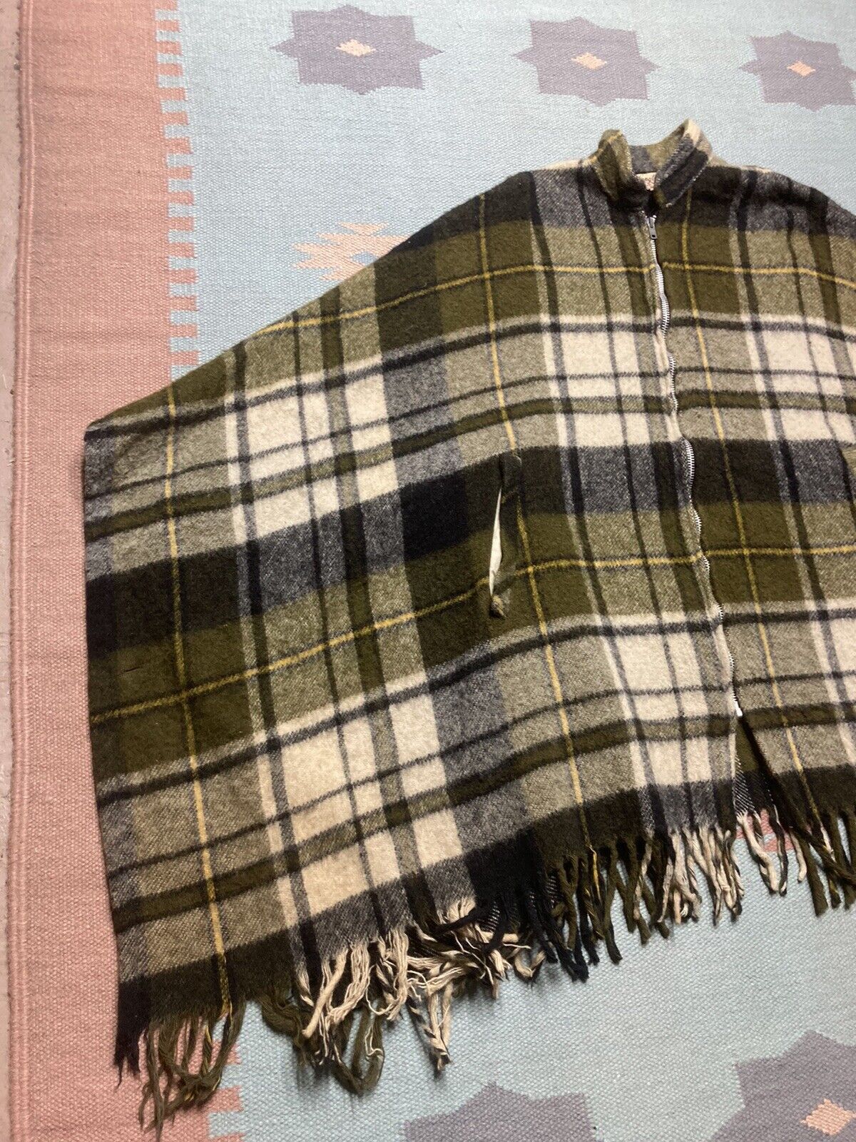 Vintage 1950s wool poncho jacket cape coat plaid fringe zip up Size ONE SIZE - 3 Thumbnail