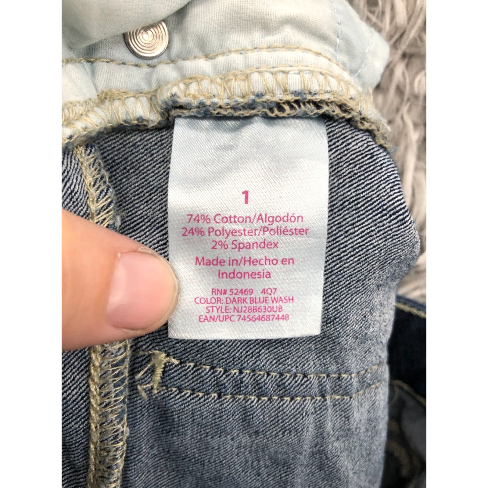 Vintage No Boundaries Bermuda Shorts Juniors Size 1 Mid Rise Dark Wash Blue Denim Cuff Women Size 25" / US 0 / IT 36 - 7 Thumbnail