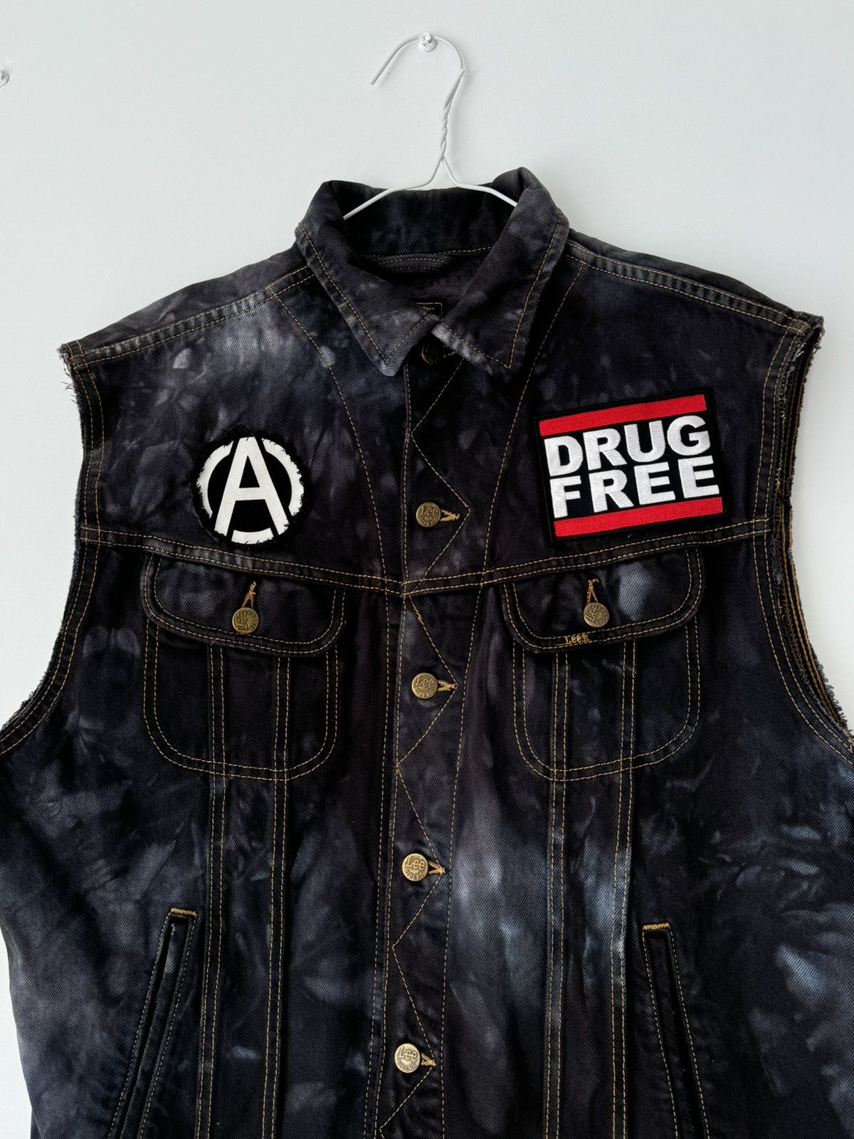 Vintage Vintage 90s Lee Custom Hardcore Biker Denim Vest Size US L / EU 52-54 / 3 - 6 Thumbnail