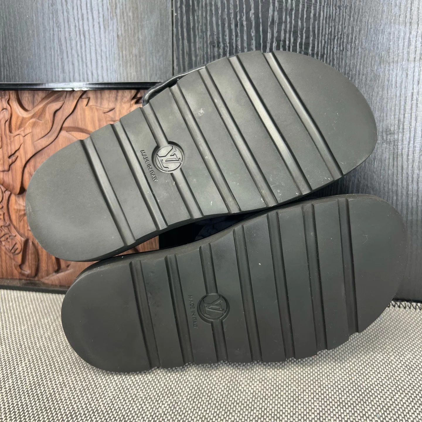 Louis Vuitton LV Pool Pillow Comfort Embossed Slippers 38 Like New Size US 7 / IT 37 - 7 Thumbnail