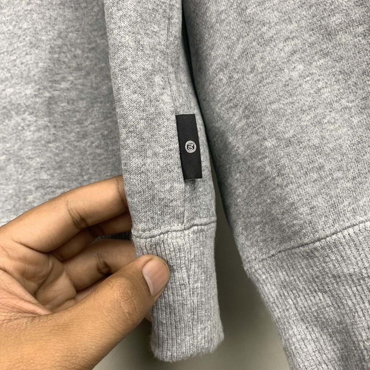 GU X UNDERCOVER KOSMIK NOISE Sweatshirt Crewneck