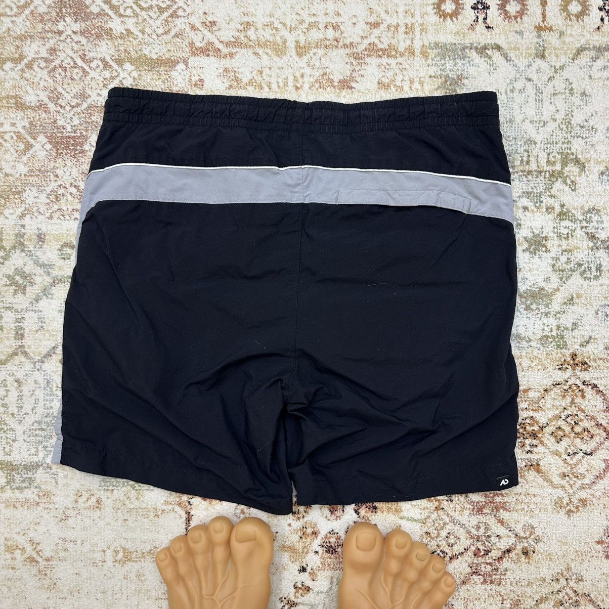 Nike × Vintage Vintage Nike Shorts Baggy Style Small Swoosh 00s Y2K Size US 28 / EU 44 - 2 Thumbnail