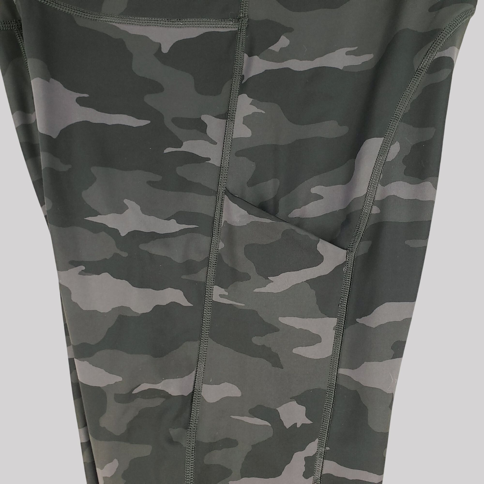 Athleta Athleta Ultimate Camo 7/8 Tights High-Waisted Stretch Size 38" / US 16 / IT 52 - 4 Thumbnail