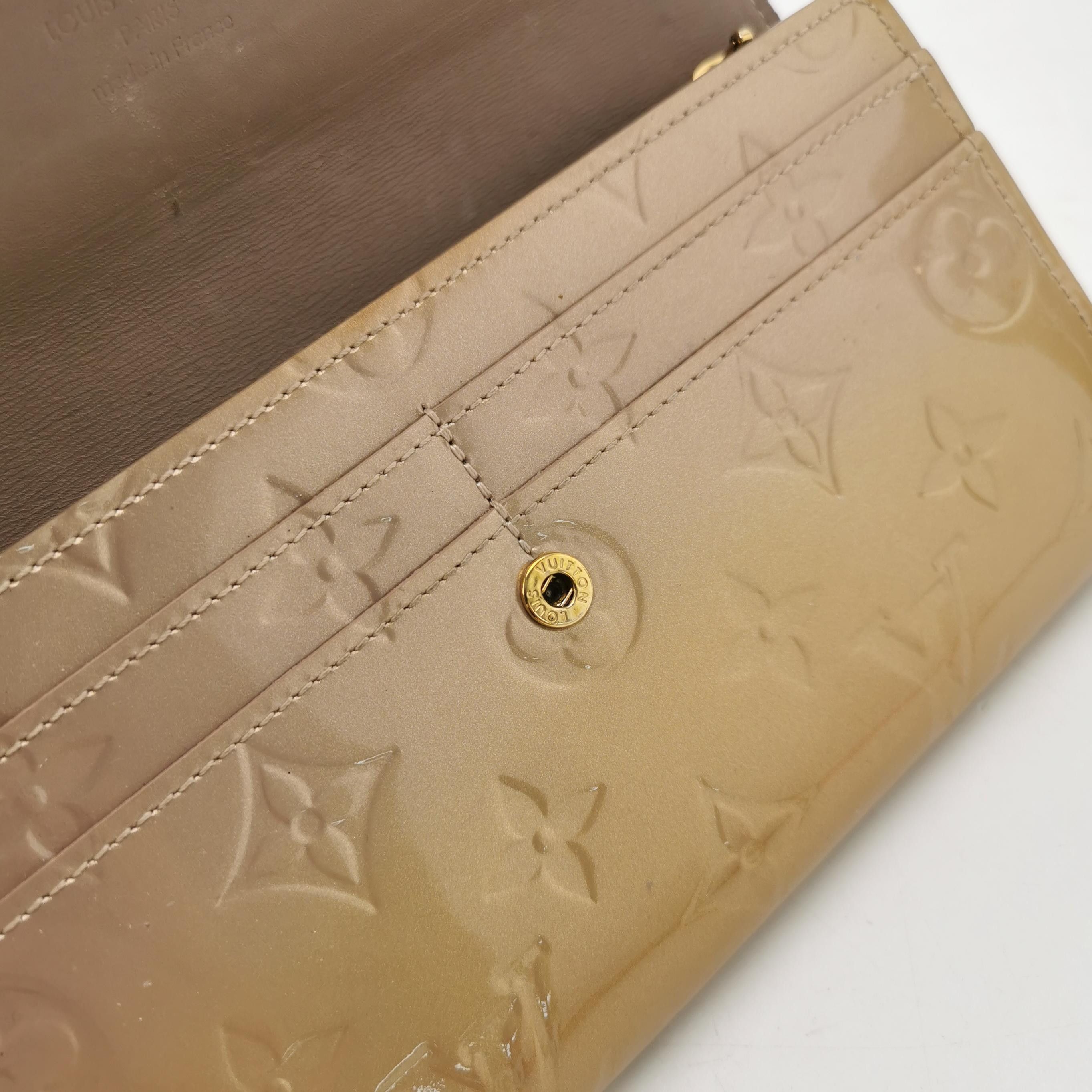 Louis Vuitton Louis Vuitton (LV) Patent leather embossed classic long wal Size ONE SIZE - 4 Thumbnail