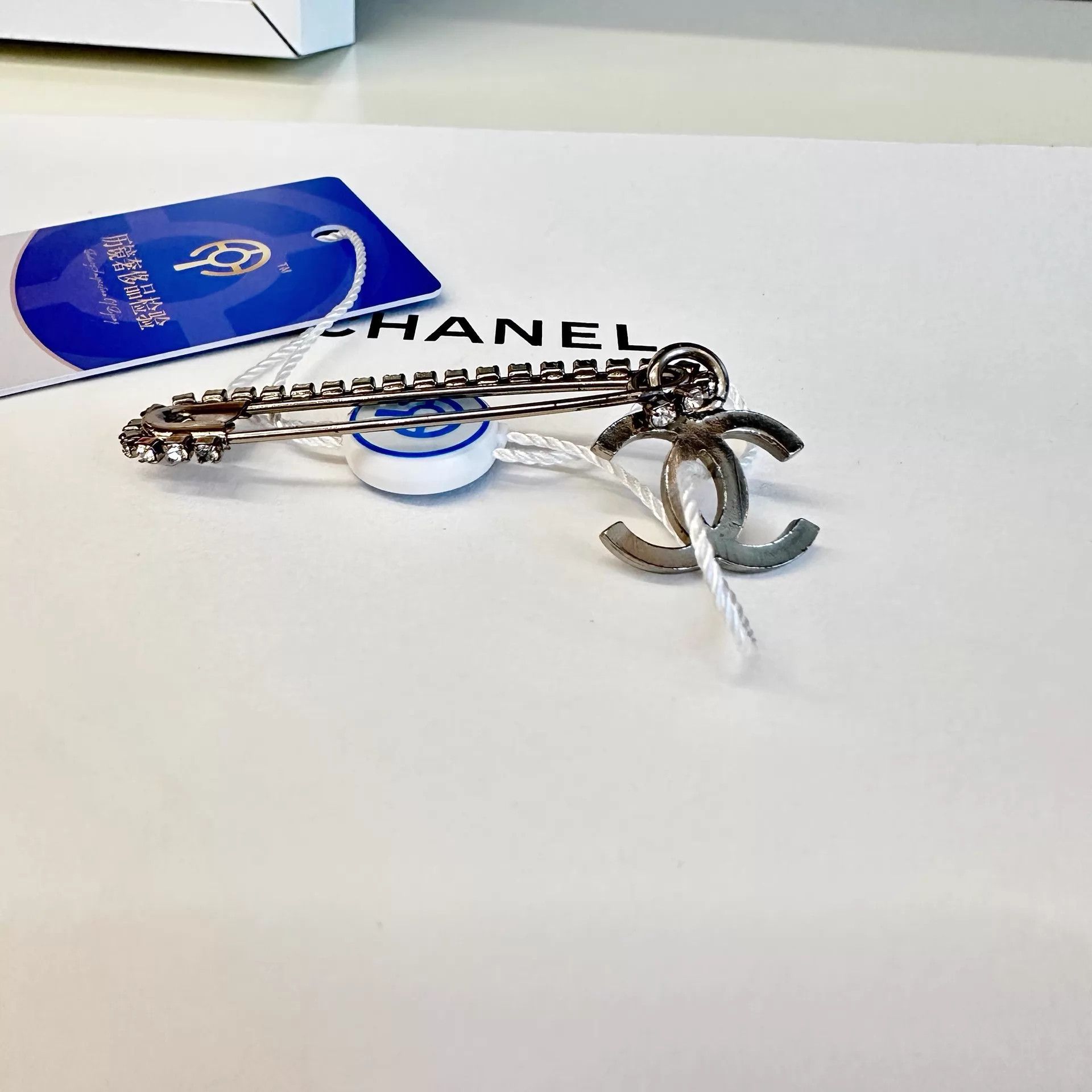 Chanel CHANEL Paperclip Double C Crystal Pin Size ONE SIZE - 3 Thumbnail