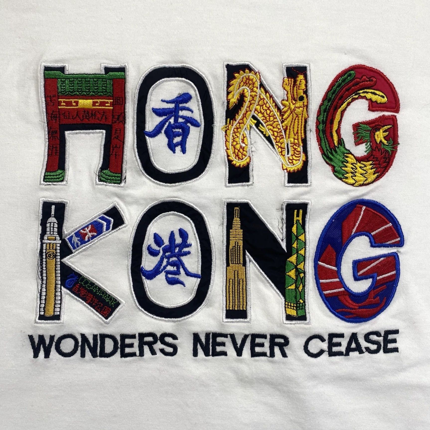 Vintage VINTAGE Hong Kong T-Shirt Men Large White Embroidered Golden Dragon Asia Travel 90s Size US L / EU 52-54 / 3 - 2 Thumbnail