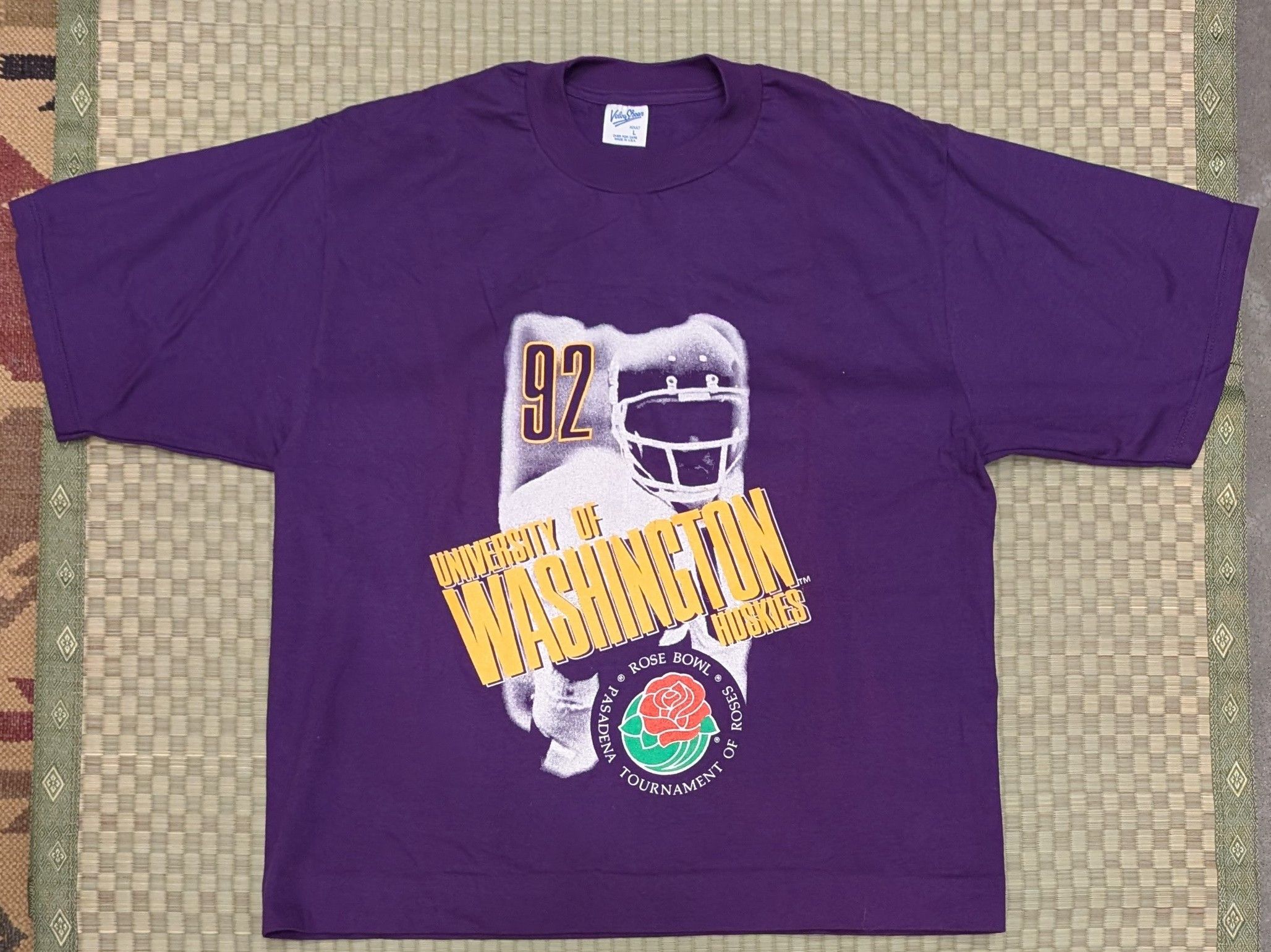 Velva Sheen RARE Vintage Velva Sheen 1992 Rose Bowl UW Huskies T-shirt Size US L / EU 52-54 / 3 - 1 Thumbnail