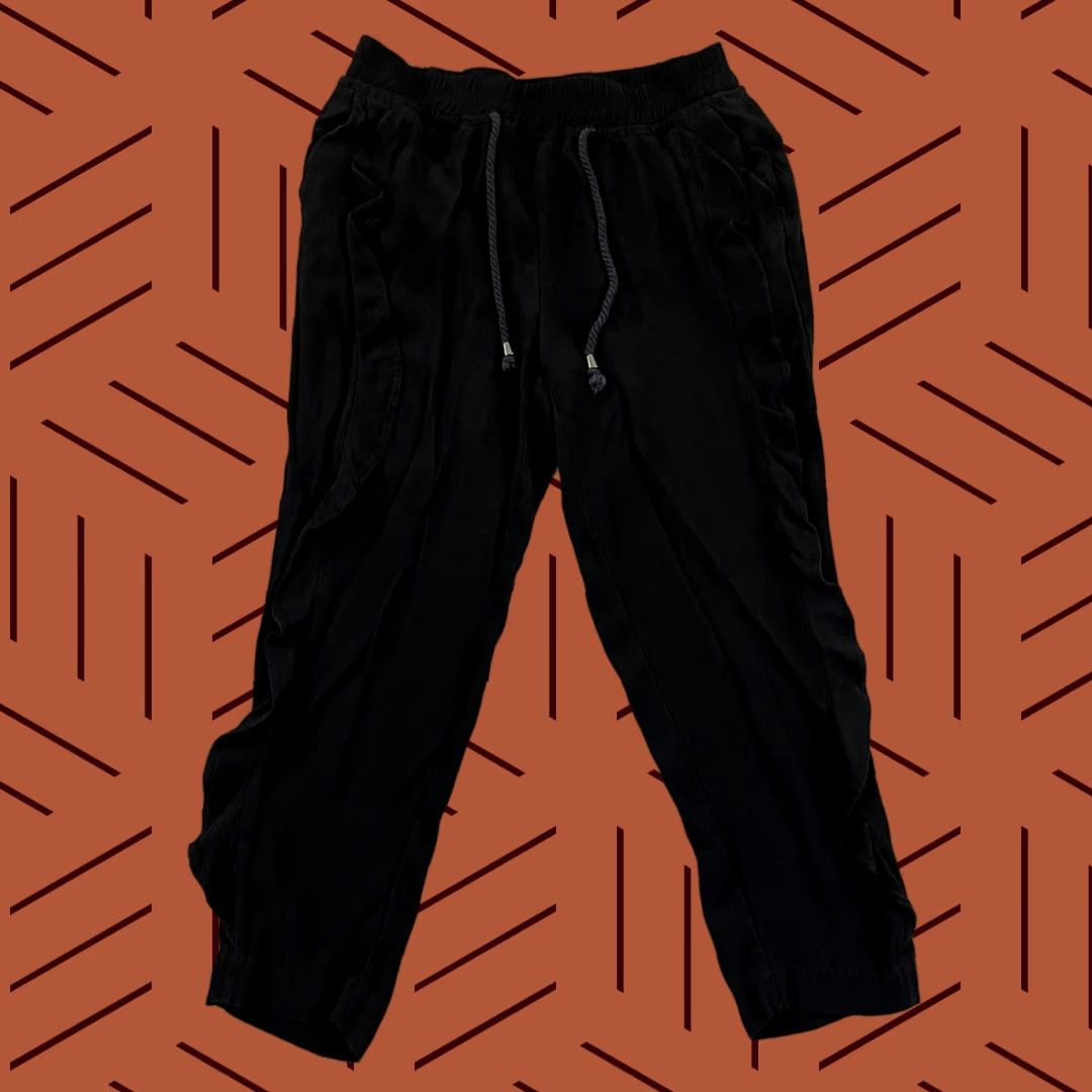 Anthropologie ANTHROPOLOGIE Pants Womens XS Black Crop Tapered Joggers Hippie Ruffled Size 26" / US 2 / IT 38 - 1 Thumbnail