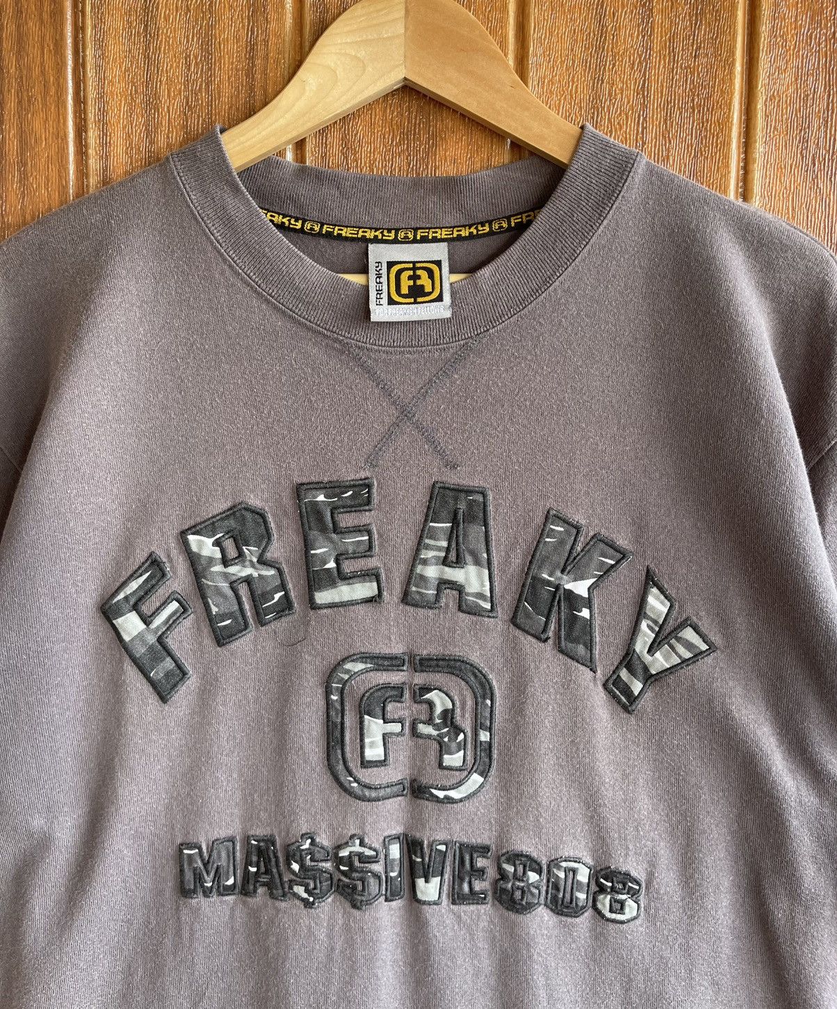 Massive Vintage 90s🔥FREAKY MASSIVE808🔥Big Logo Embroidery Tee Size US L / EU 52-54 / 3 - 3 Thumbnail