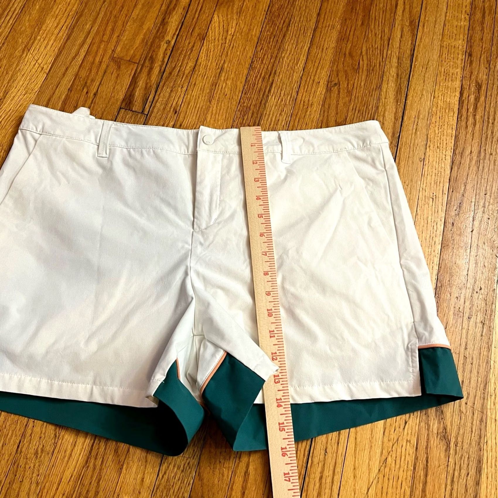 Oakley Oakley Golf Shorts Womens XL Performance Regular White Green Chino With Oakley Brand? Size 40" / US 18 - 7 Thumbnail