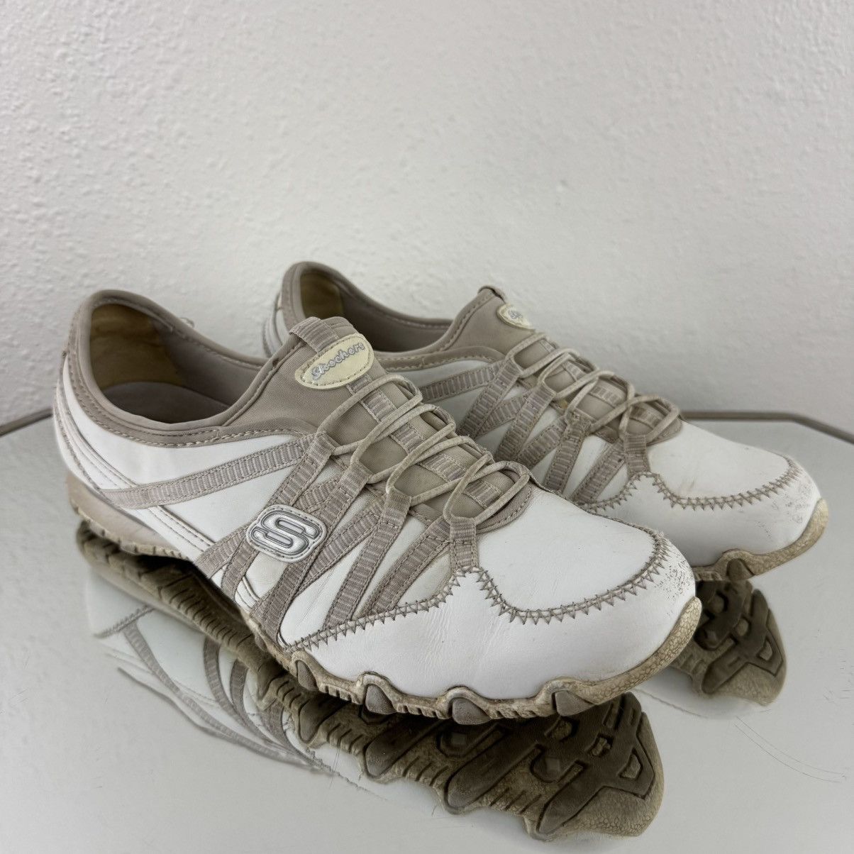 SKECHERS SKECHERS Vintage Y2K 2000s White Leather Sporty Slip Ons Size US 9.5 / IT 39.5 - 2 Thumbnail