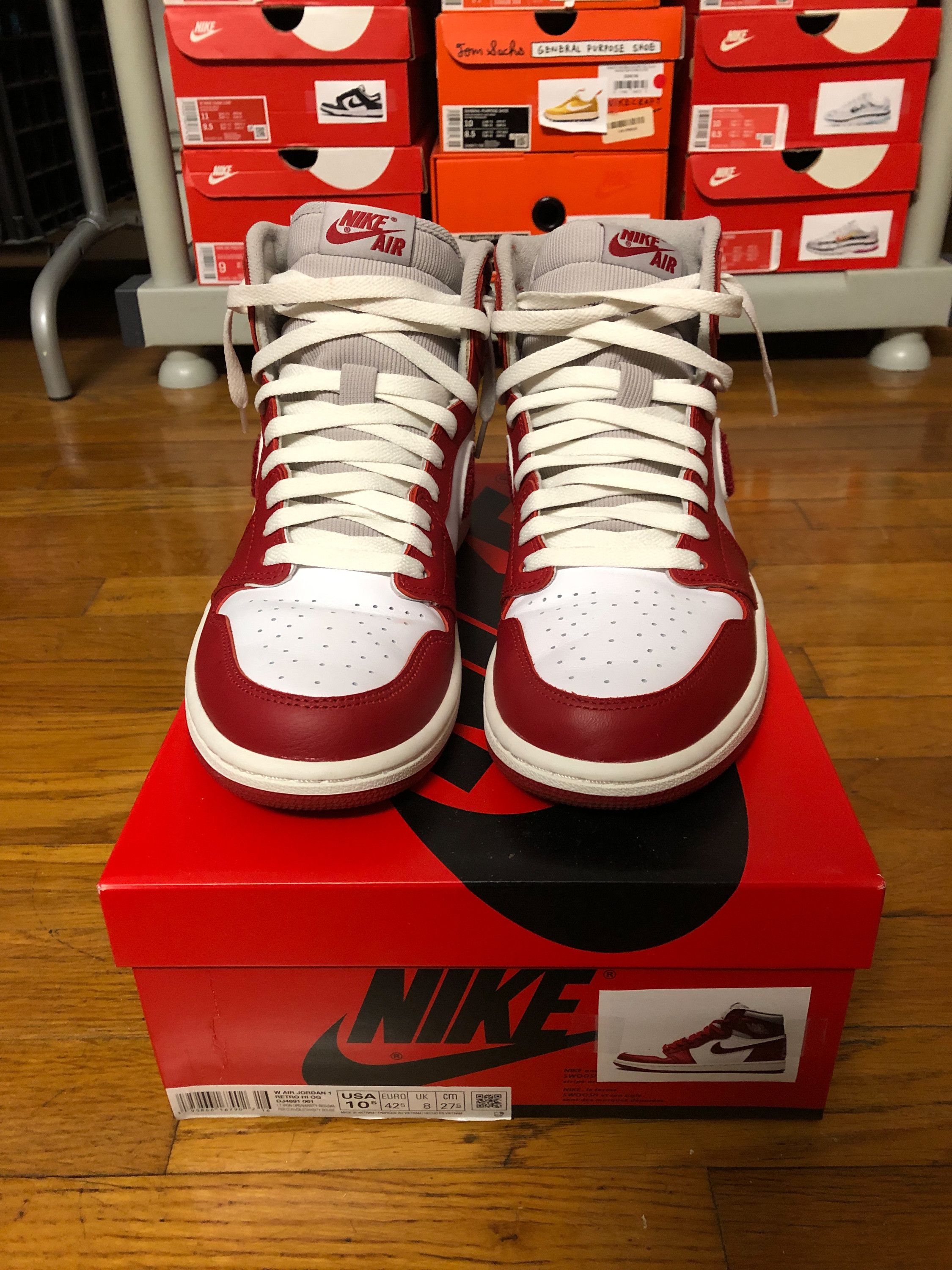 Nike *USED* WMNS Nike Air Jordan1 HighOG VarsityRed sz W10.5 / M9 Size US 9 / EU 42 - 5 Thumbnail