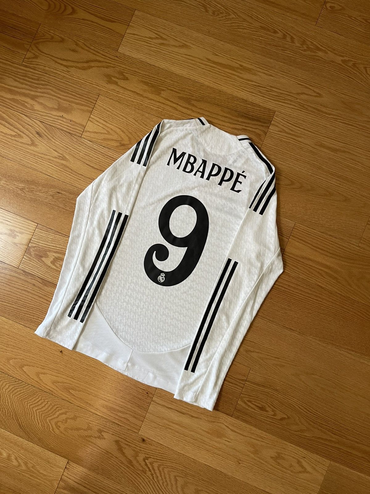 Adidas Authentic Real Madrid KYLIAN MBAPPE 2024/25 home jersey Size US S / EU 44-46 / 1 - 1 Thumbnail