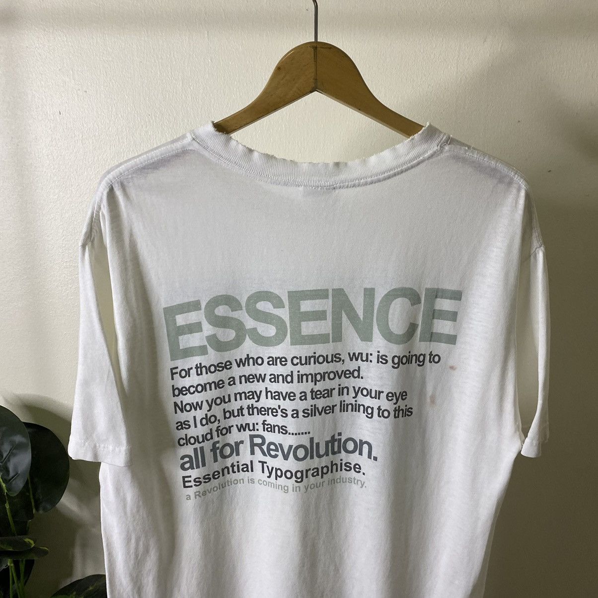 Vintage 2000s Essence Essential Typographise Typo Graphic Revolution Size US M / EU 48-50 / 2 - 6 Thumbnail