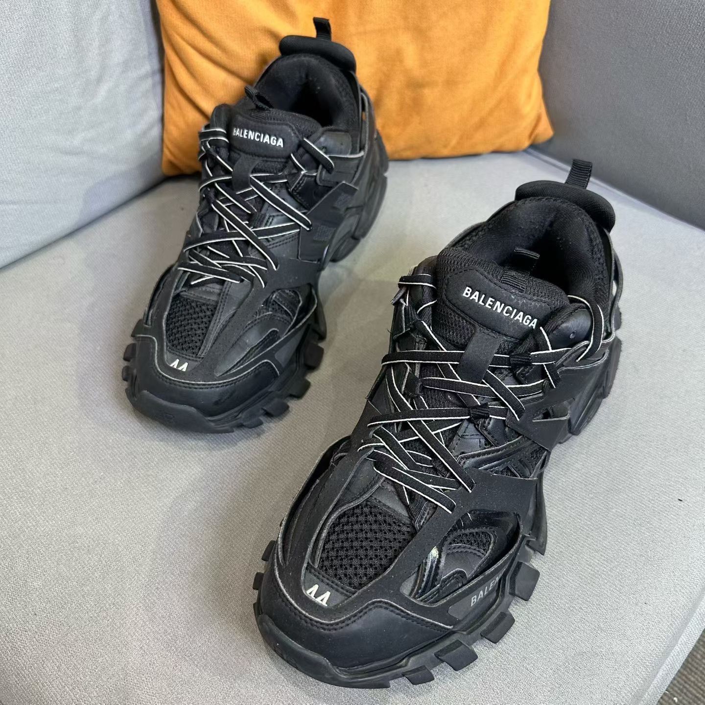 Balenciaga Balenciaga Black Lowtop Sneakers 11 Men Size US 11 / EU 44 - 1 Thumbnail