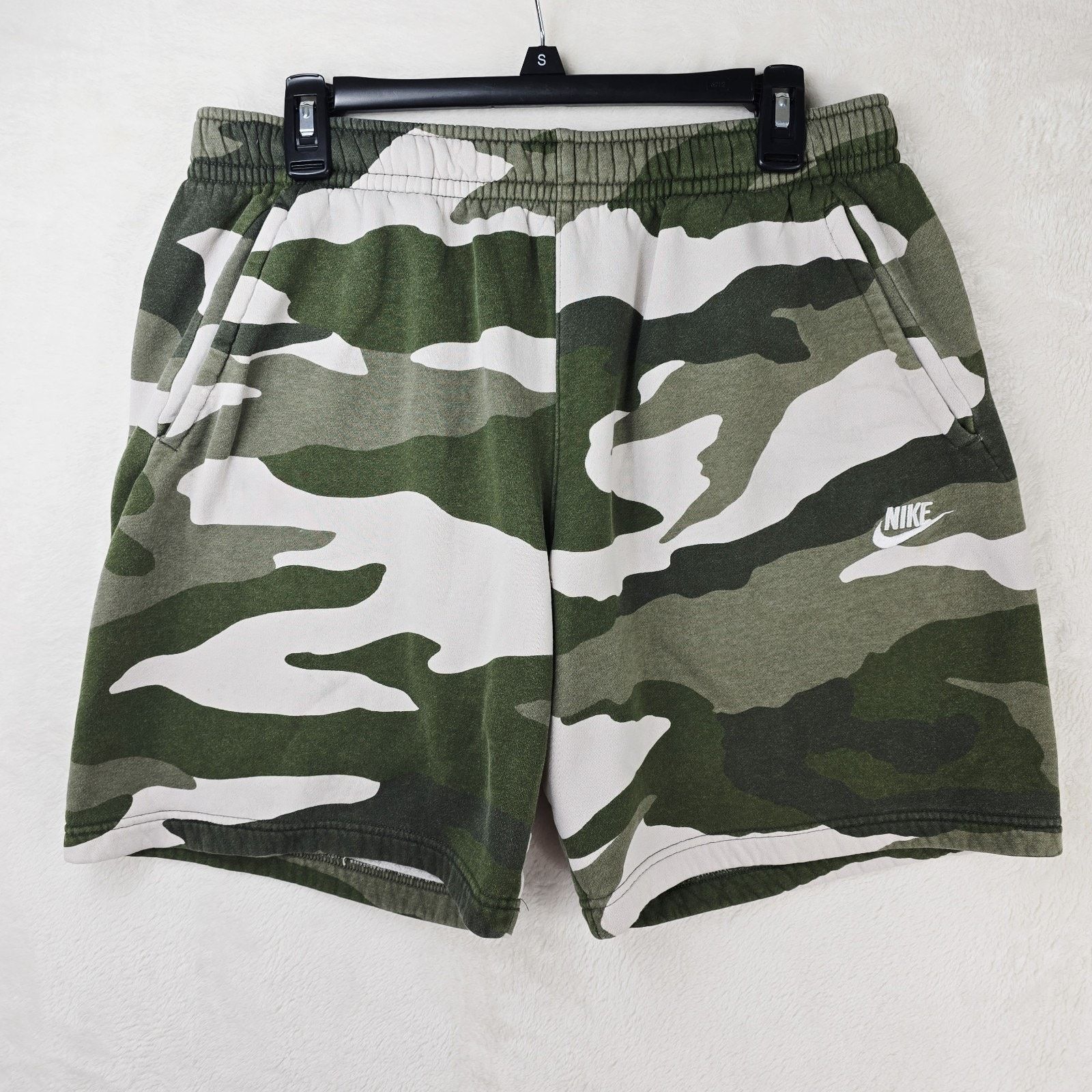 Nike Nike Sportswear Club Fleece Shorts Mens Medium Green Camo Size US 34 / EU 50 - 2 Thumbnail