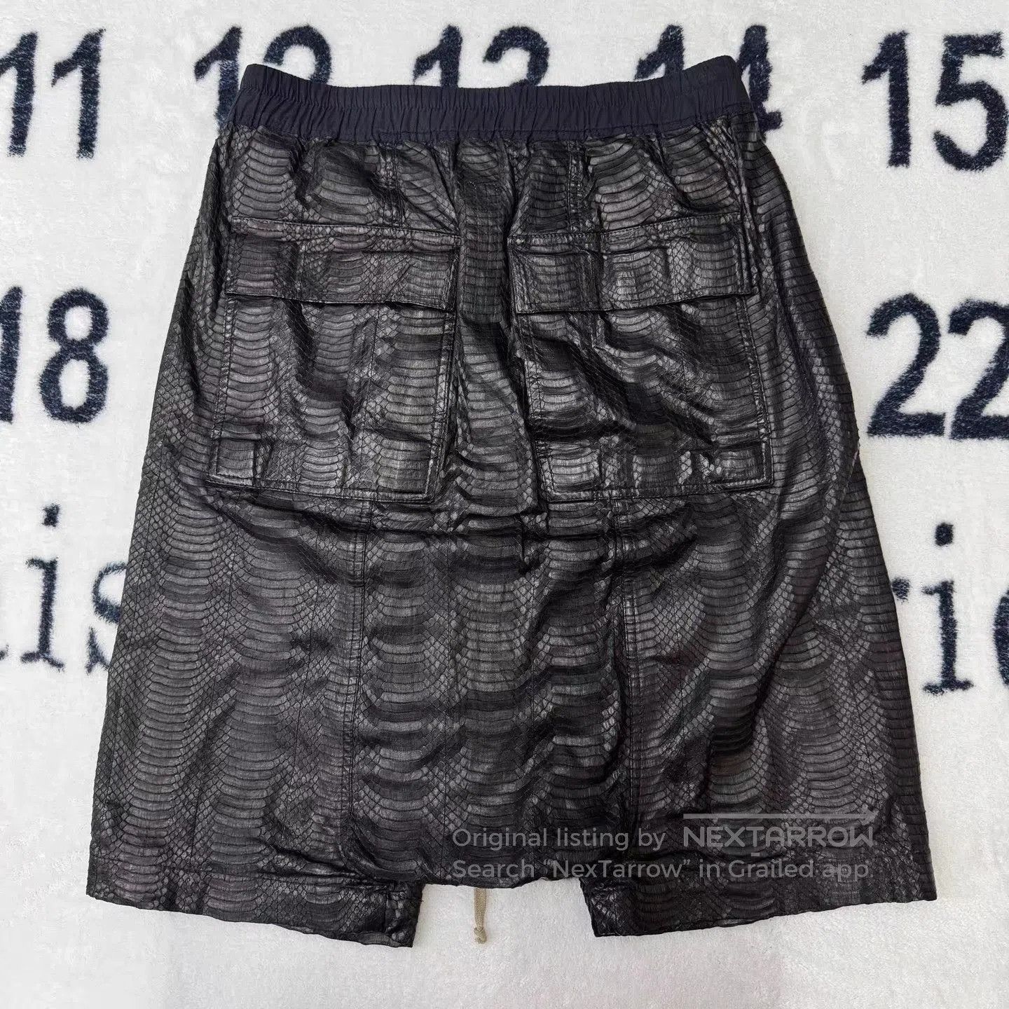 Rick Owens Black Textured Drawstring Shorts. Size US 36 / EU 52 - 2 Thumbnail