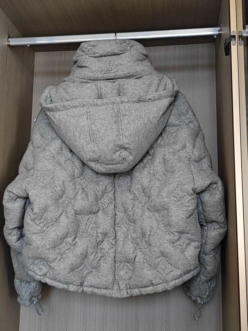 Louis Vuitton Louis Vuitton Gray Cashmere Down Jacket. Size US L / EU 52-54 / 3 - 3 Thumbnail