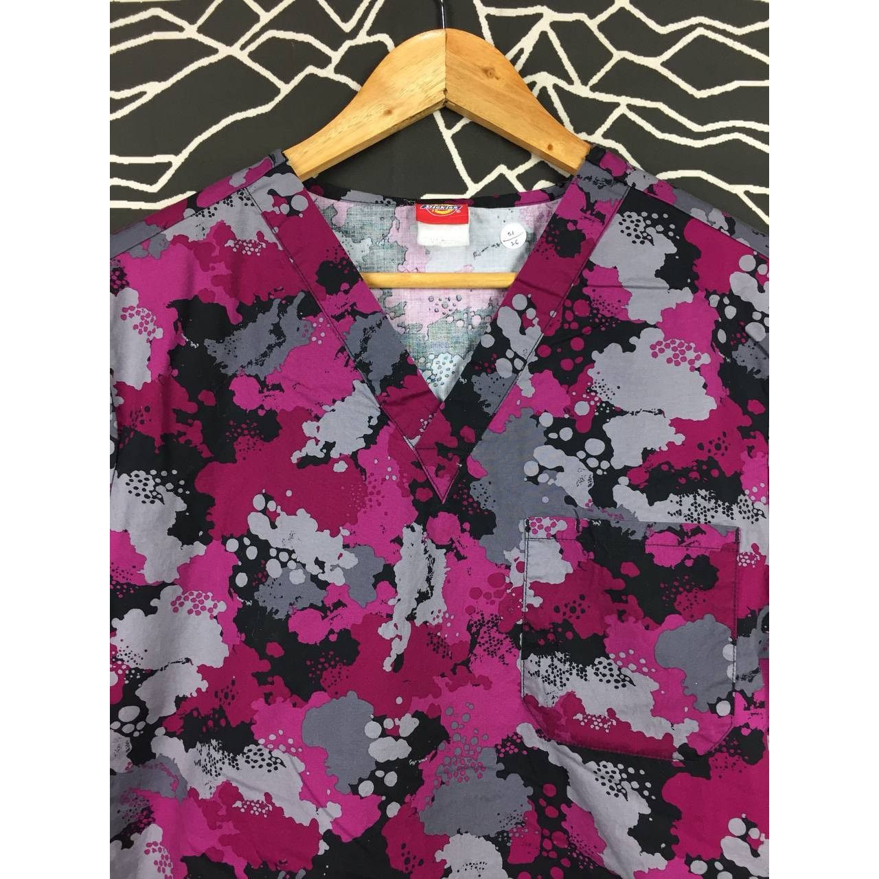 Dickies × Vintage Dickies Workwear Abstract Print V-Neck Scrub Top Size S Size US S / EU 44-46 / 1 - 3 Thumbnail