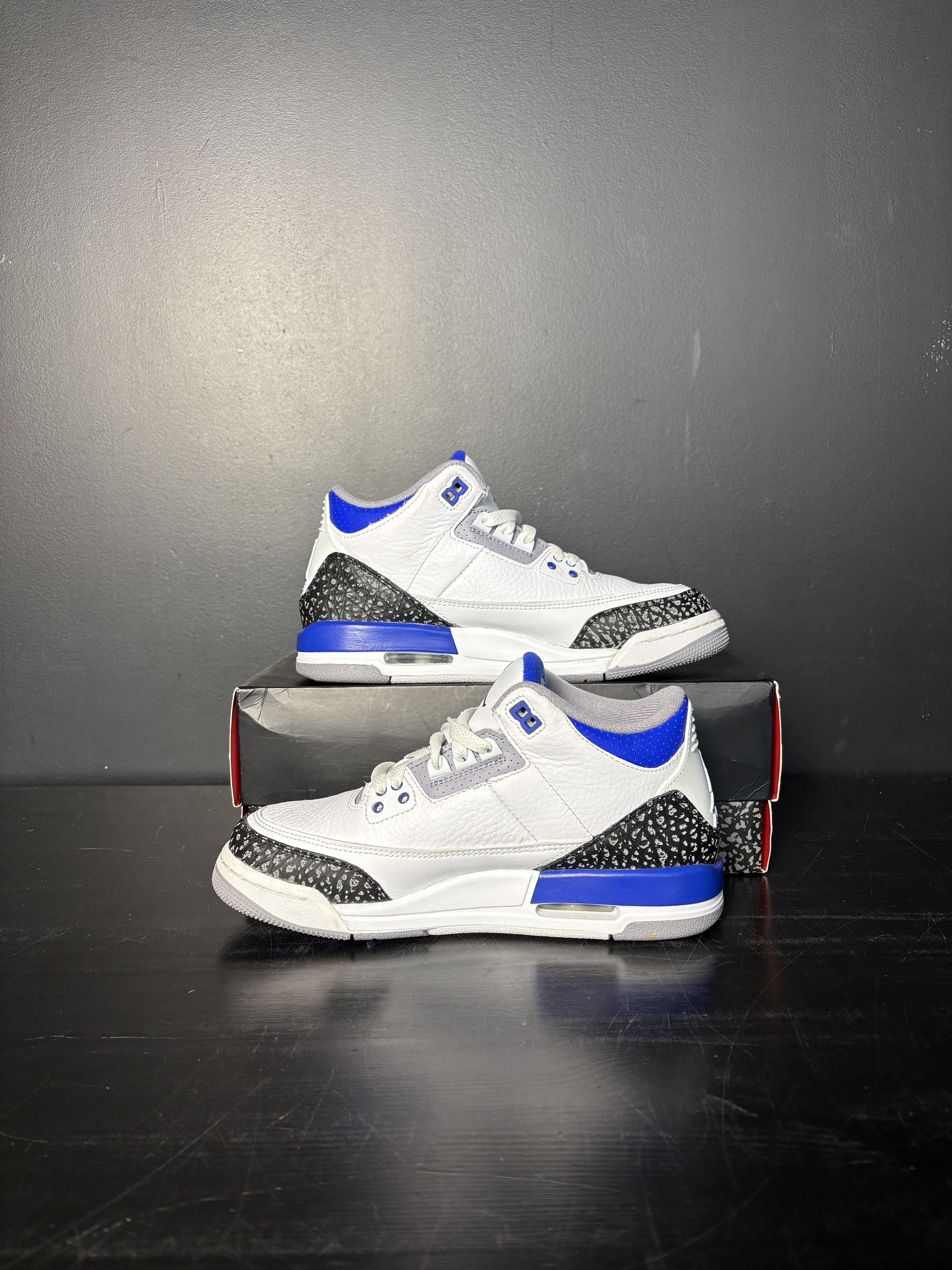 Jordan Brand Air Jordan 3 Retro "Racer Blue" (GS) **PRE-OWNED** Size US 6.5 / EU 39-40 - 2 Thumbnail