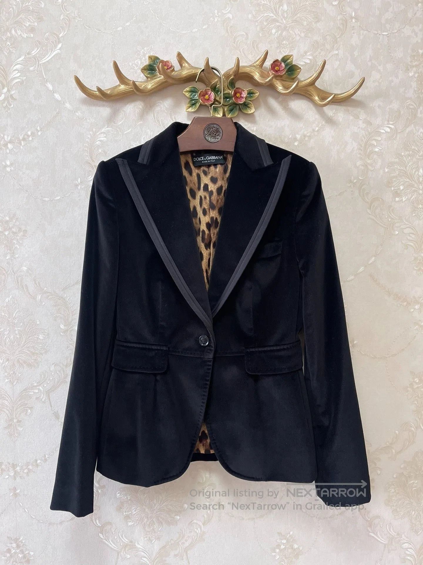 Dolce & Gabbana DG Runway Velvet Peak Lapel Blazer. Size M / US 6-8 / IT 42-44 - 1 Thumbnail