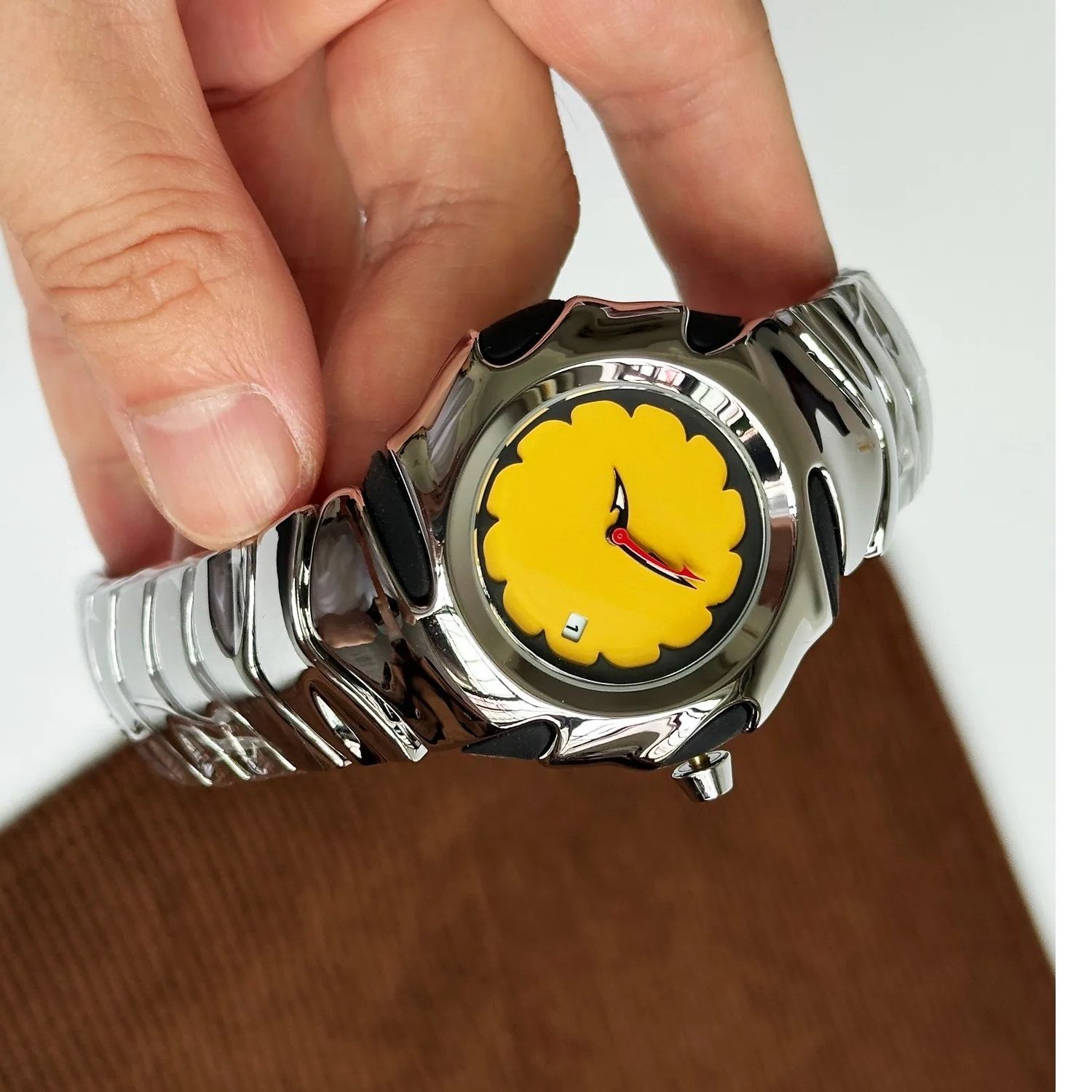 Vintage Y2k Design Red Quartz Watch Size ONE SIZE - 3 Thumbnail