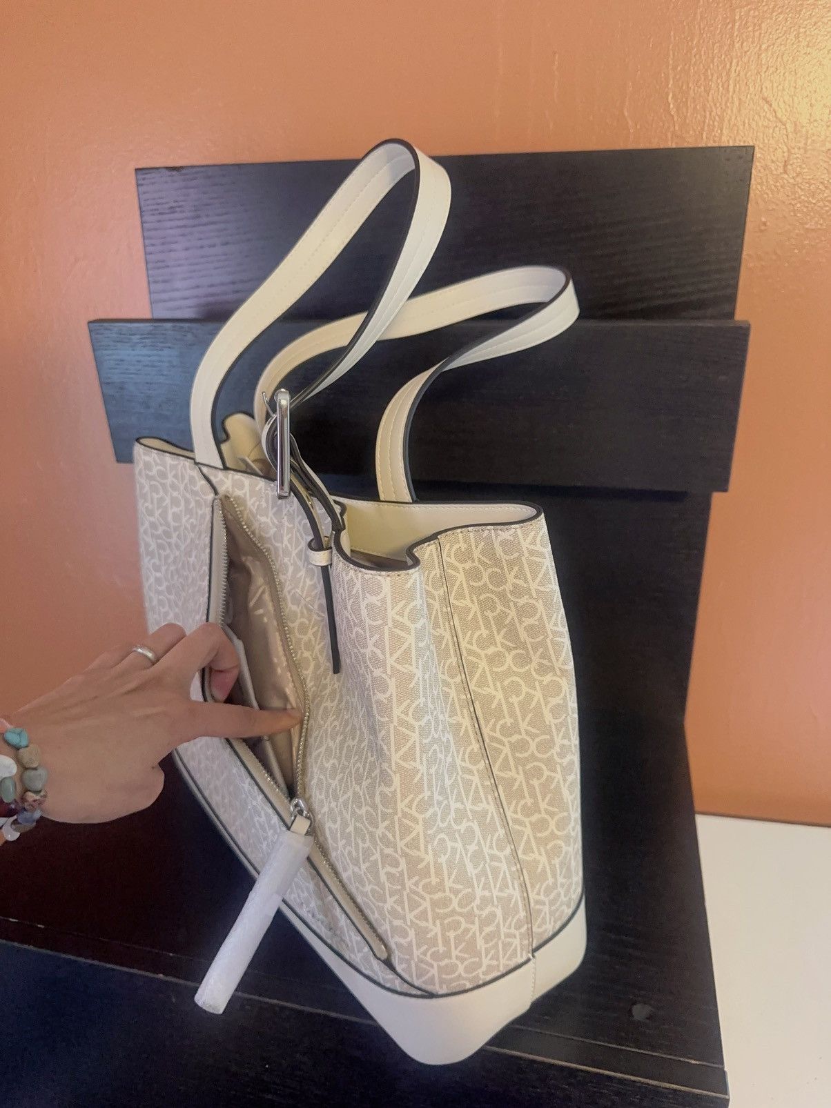 Calvin Klein Calvin Klein Almond White Logo Signature Triple Compartment Size ONE SIZE - 4 Thumbnail