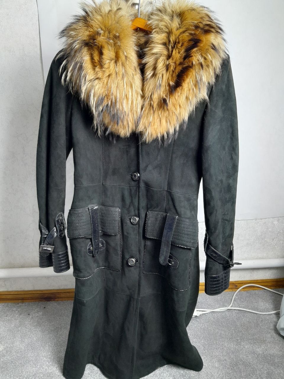 Other Luxury Black Shearling Coat with Genuine Fox Fur Collar Size M / US 6-8 / IT 42-44 - 3 Thumbnail