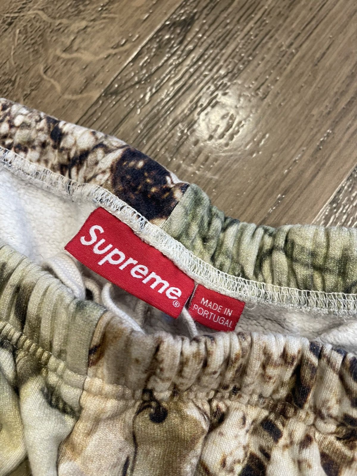 Supreme Supreme Money Logo Shorts Size US 32 / EU 48 - 3 Thumbnail