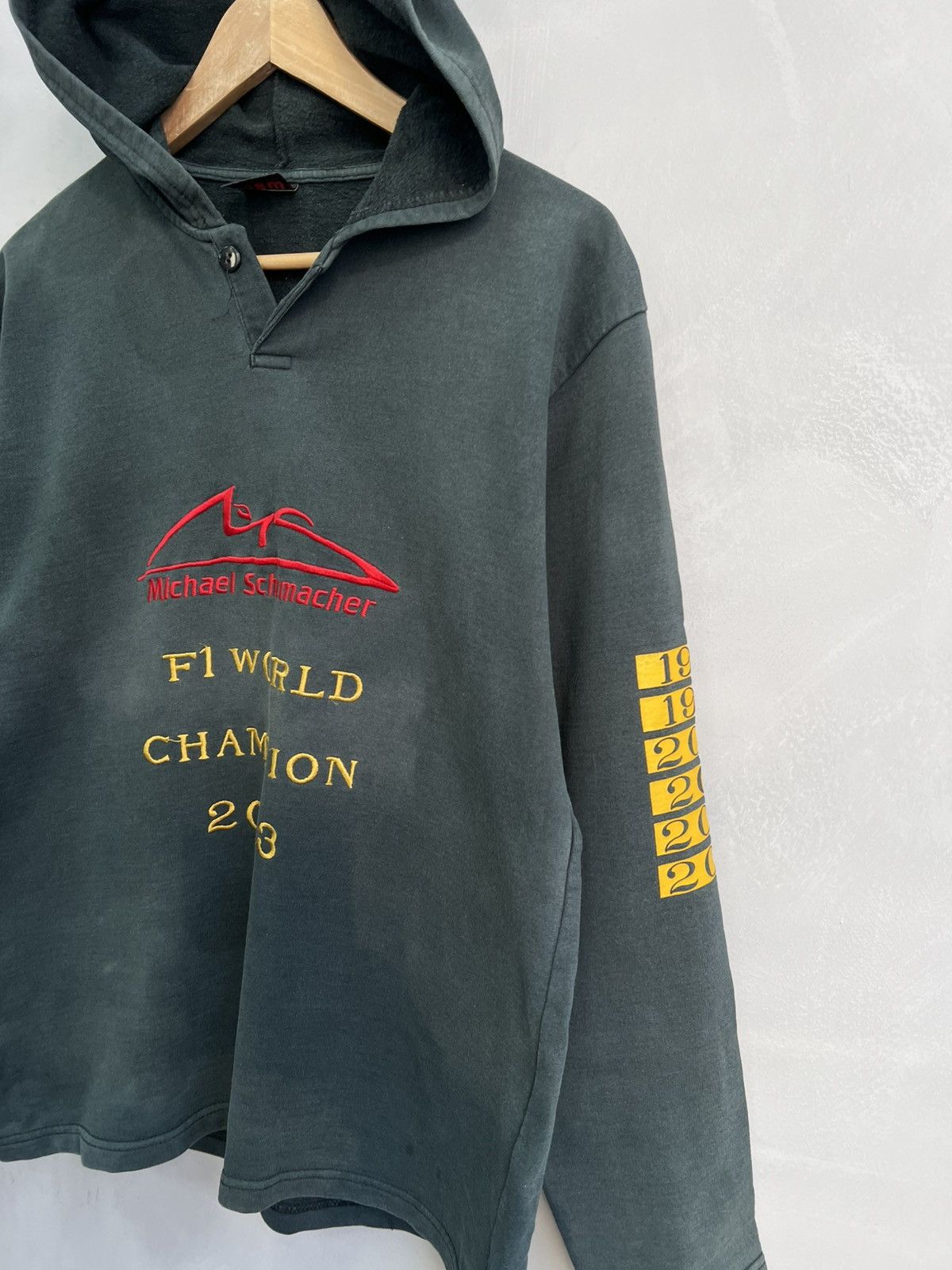 Ferrari × Formula 1 × Vintage Michael Schumacher F1 World Champion 2003 faded Hoodie Size US L / EU 52-54 / 3 - 4 Thumbnail