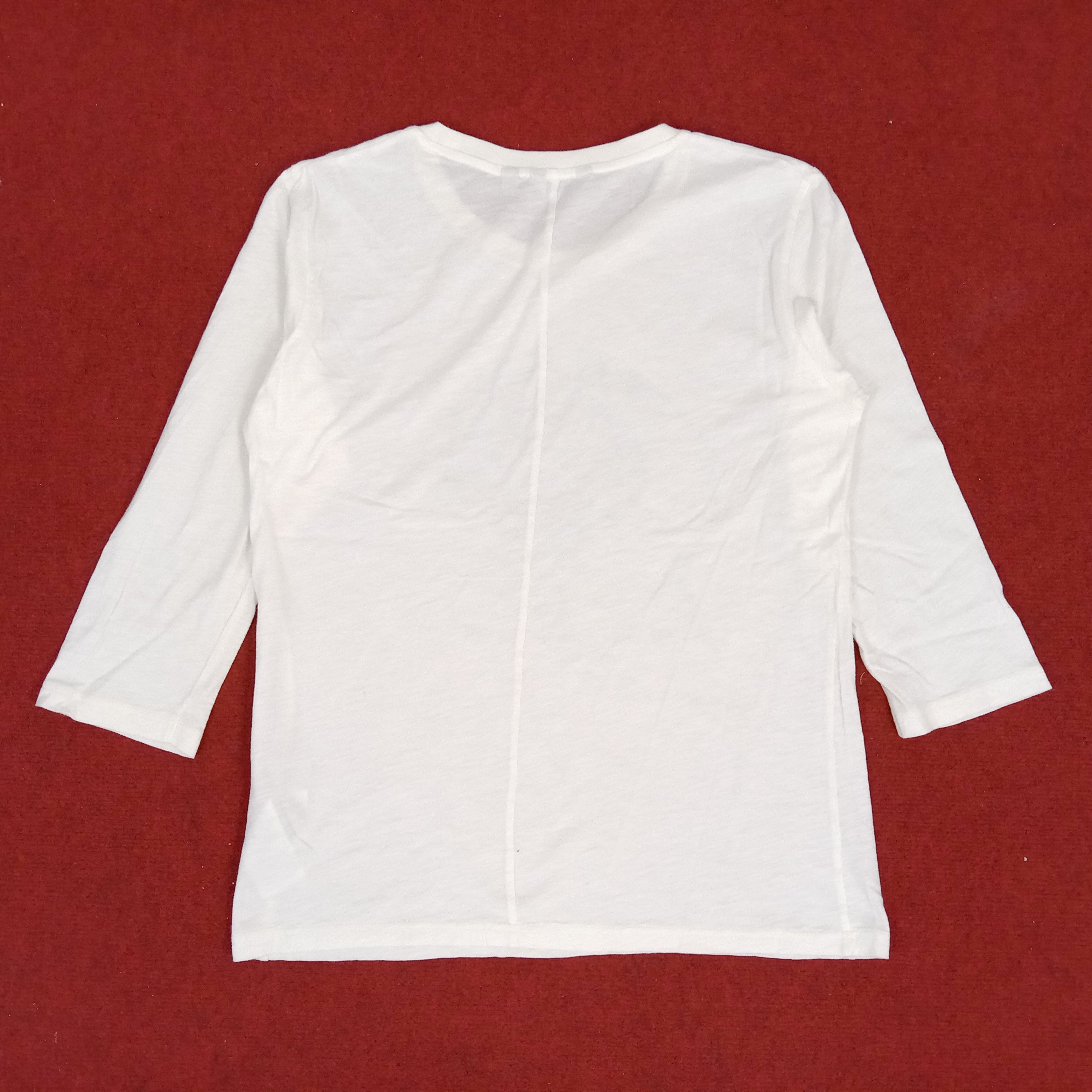 Japanese Brand × Undercover Uniqlo Undercover Japanese Brand Center Design Tshirt Size US M / EU 48-50 / 2 - 3 Thumbnail