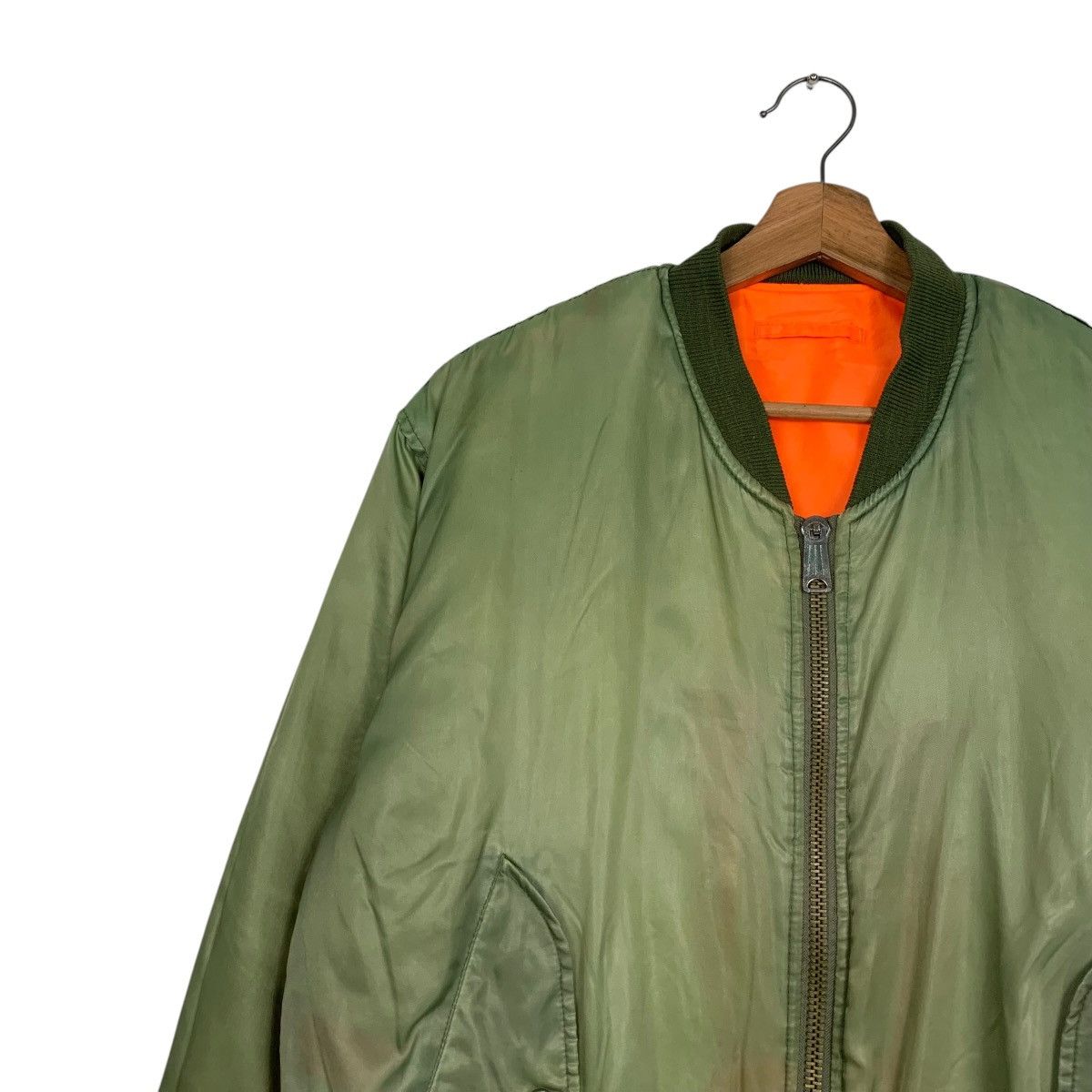 Vintage Vintage 90’s Faded Green Trashed Bomber Jacket #2797-C126 Size US L / EU 52-54 / 3 - 3 Thumbnail