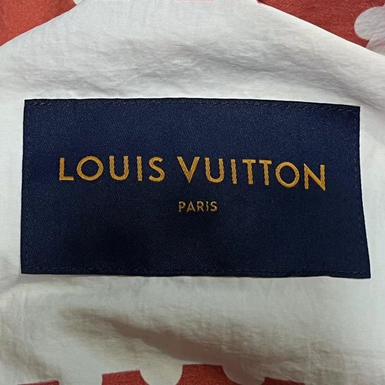 Louis Vuitton Louis Vuitton White and red checkerboard full print assault Size US S / EU 44-46 / 1 - 4 Thumbnail