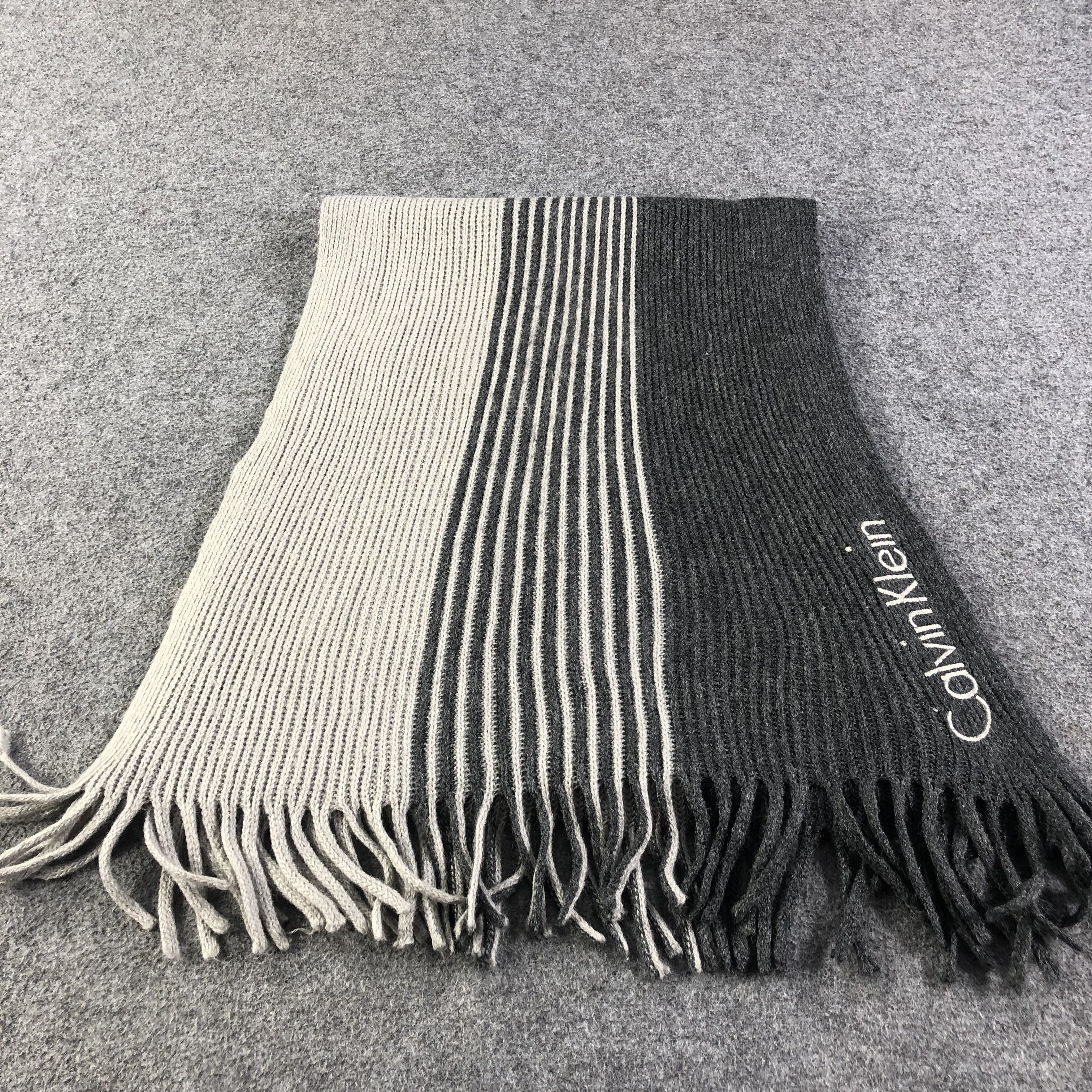 Calvin Klein Calvin Klein Knit Scarf Muffler V1161 Size ONE SIZE - 2 Thumbnail