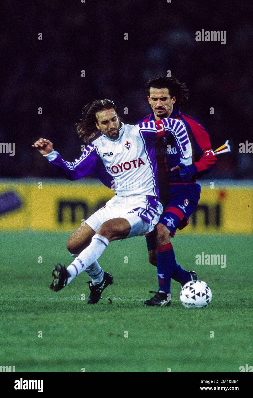 Fila Fiorentina Away Player Issue 1999-00 Batistuta #9 Size US M / EU 48-50 / 2 - 3 Thumbnail