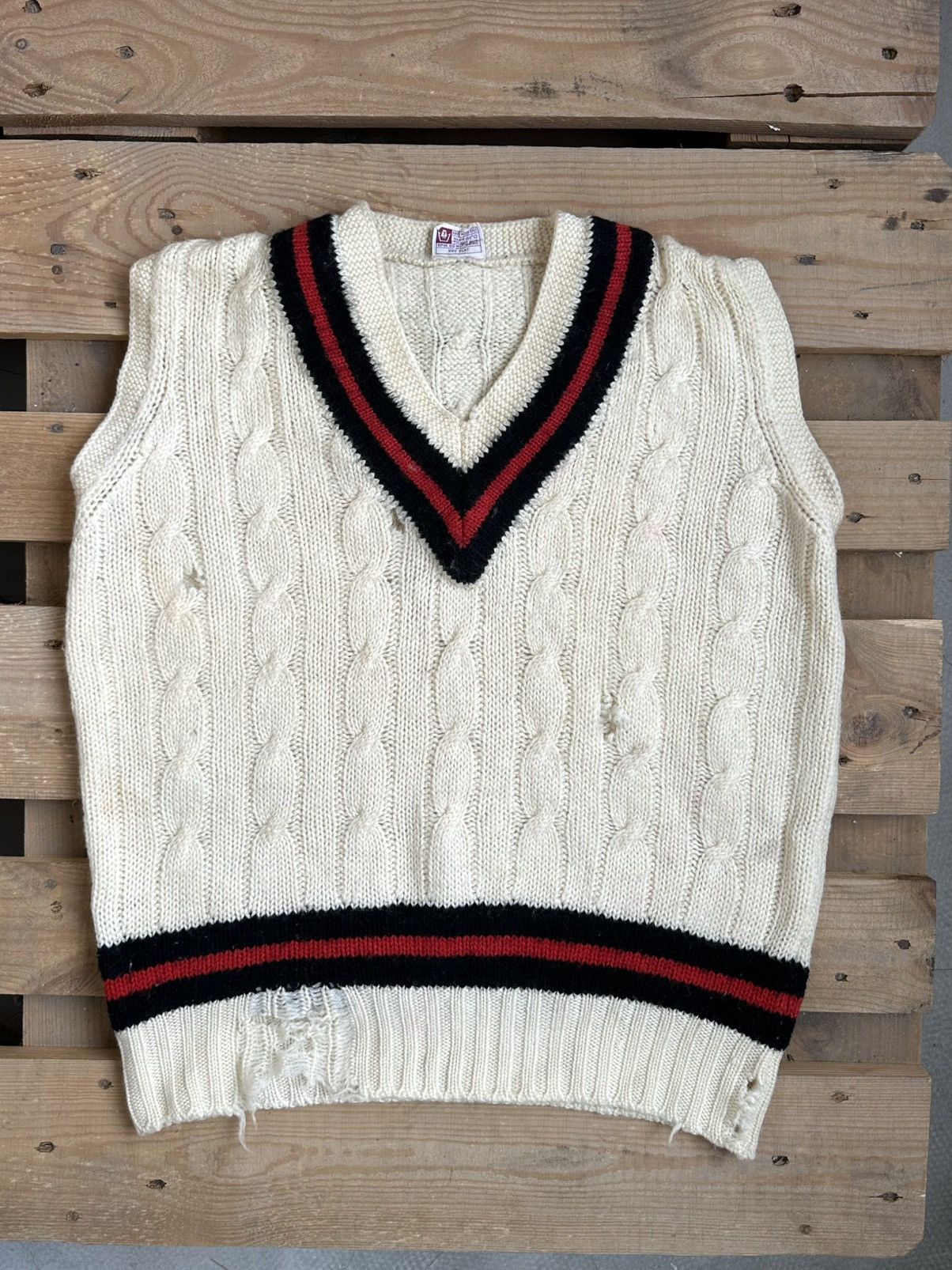 Vintage Vintage Distressed Knit Wool Vest Size M / US 6-8 / IT 42-44 - 1 Thumbnail